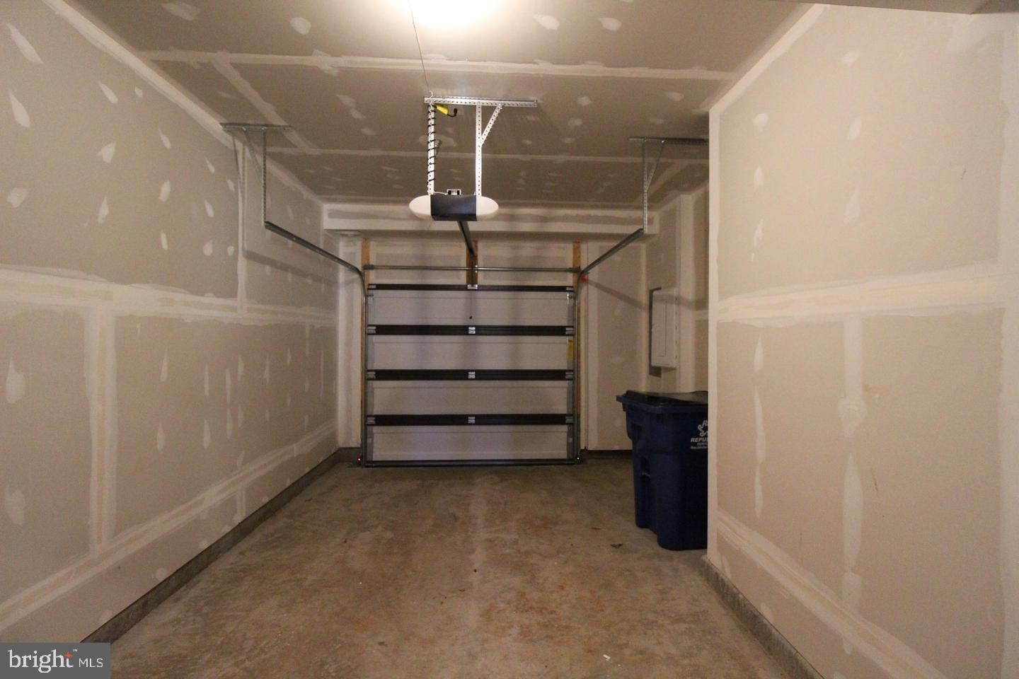 ASHBROOK PLACE - Residential Lease