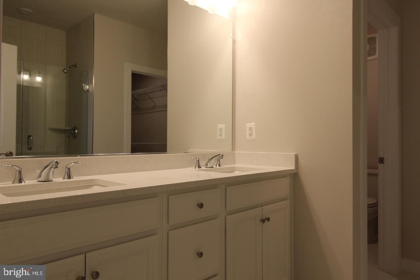 ASHBROOK PLACE - Residential Lease