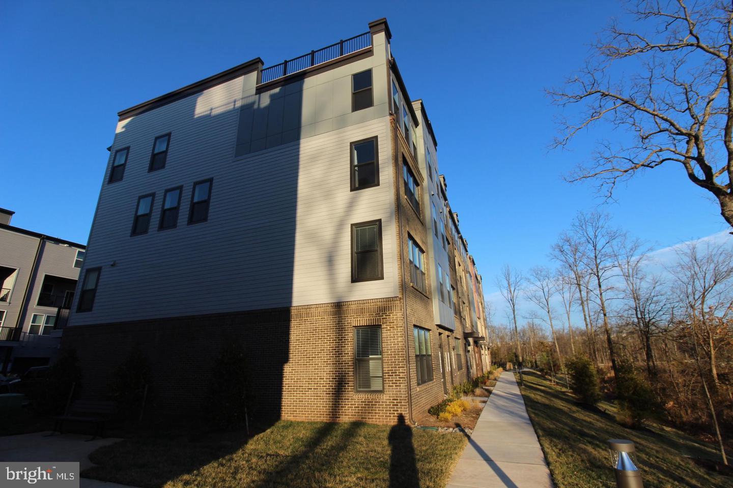 ASHBROOK PLACE - Residential Lease