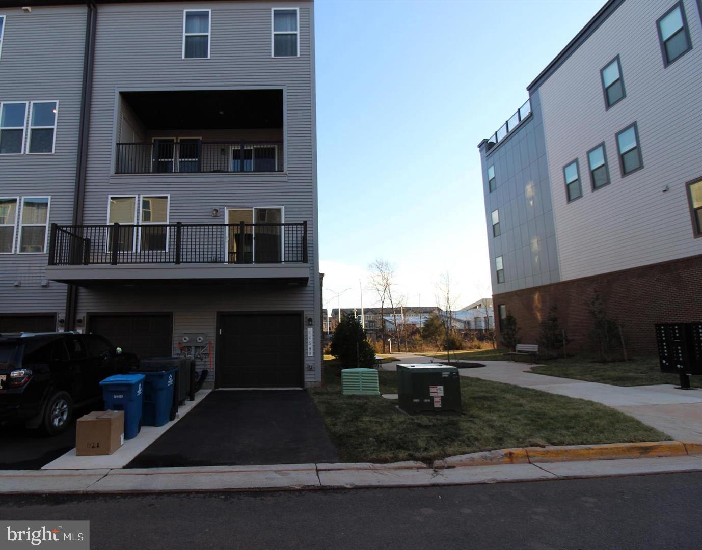 ASHBROOK PLACE - Residential Lease