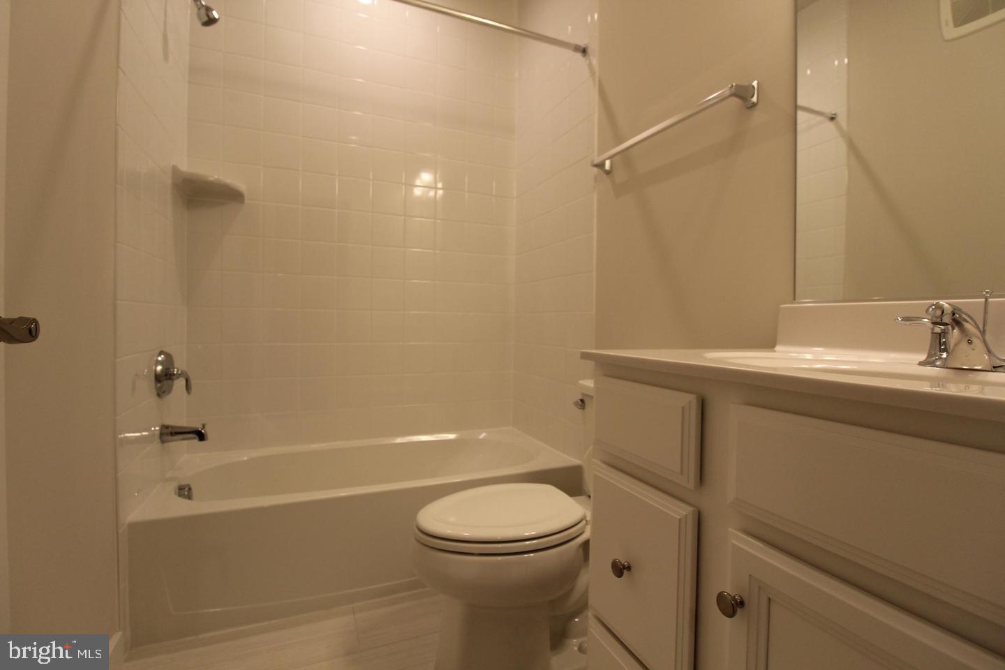 ASHBROOK PLACE - Residential Lease