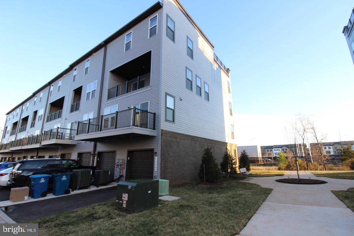 ASHBROOK PLACE - Residential Lease