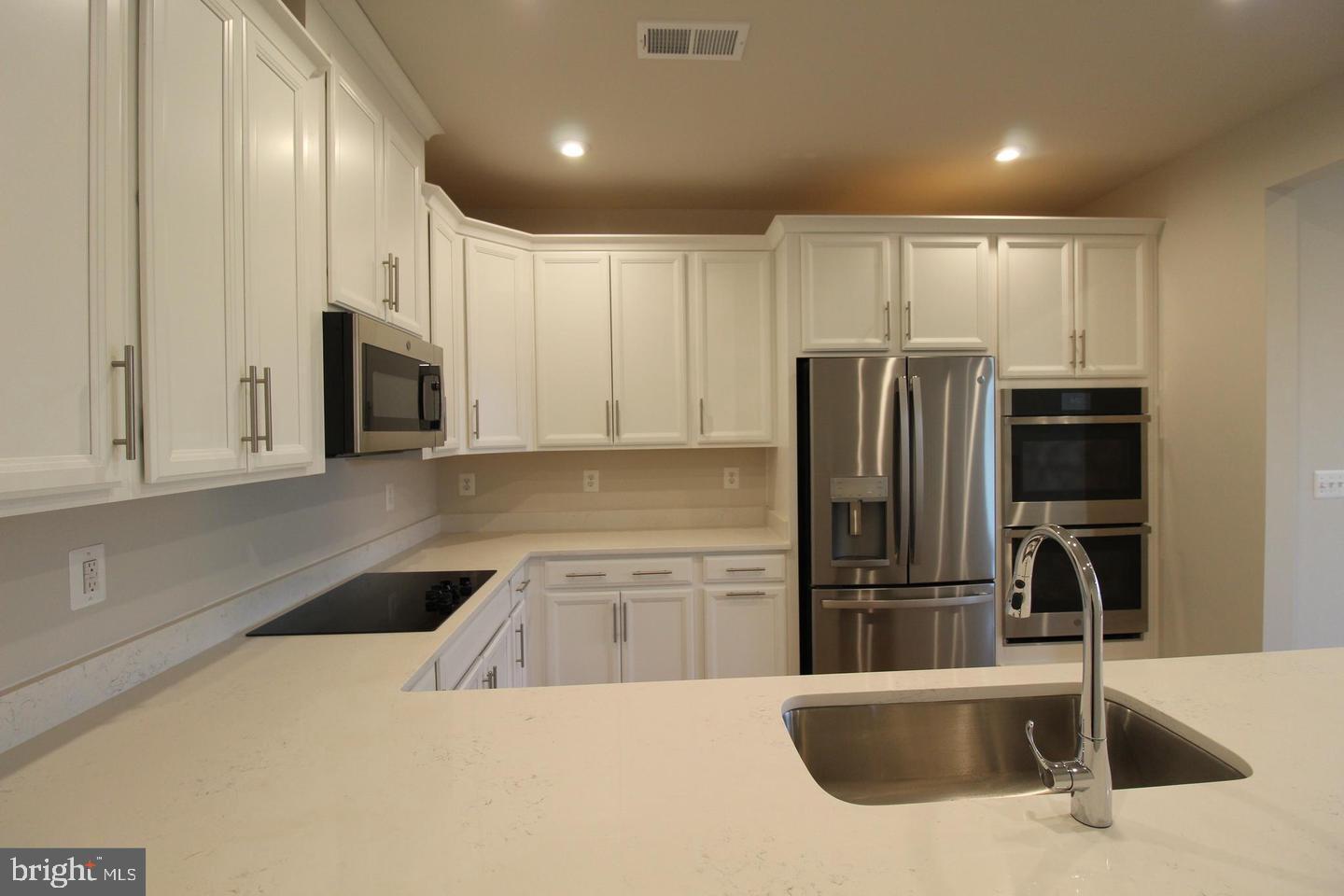 ASHBROOK PLACE - Residential Lease