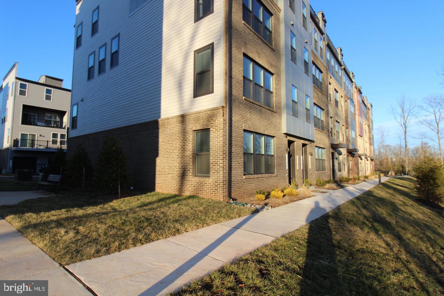 ASHBROOK PLACE - Residential Lease