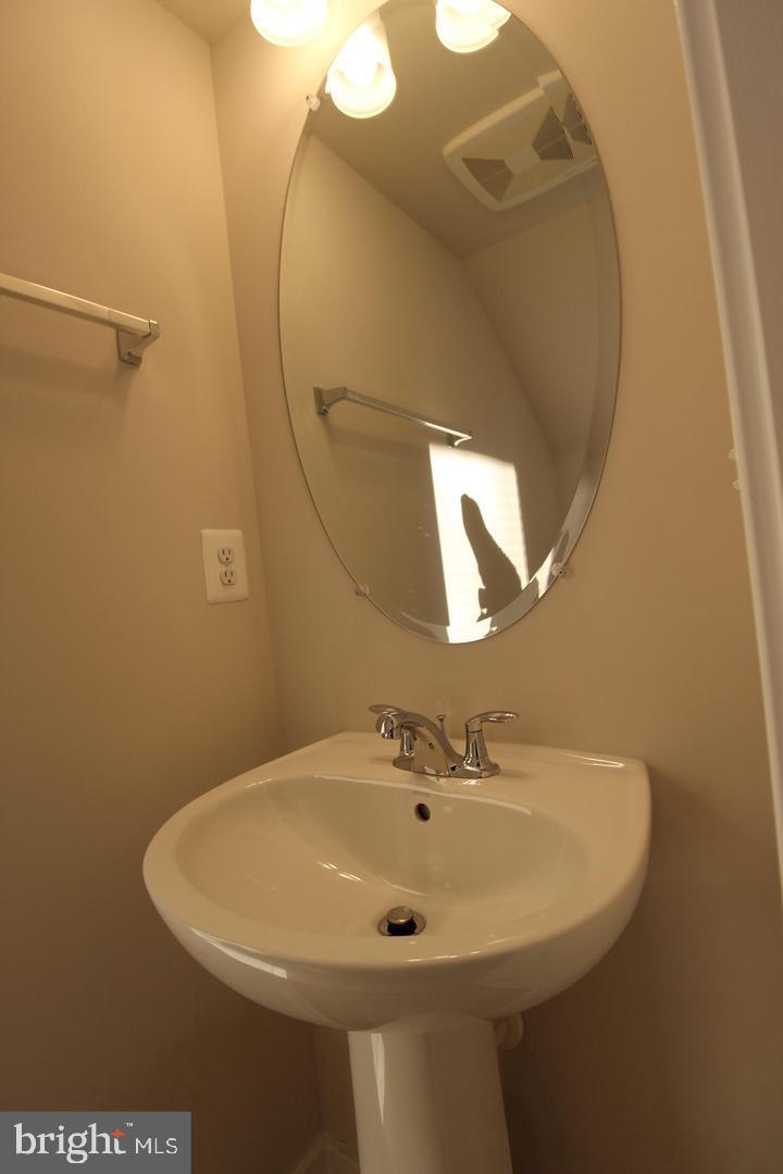 ASHBROOK PLACE - Residential Lease