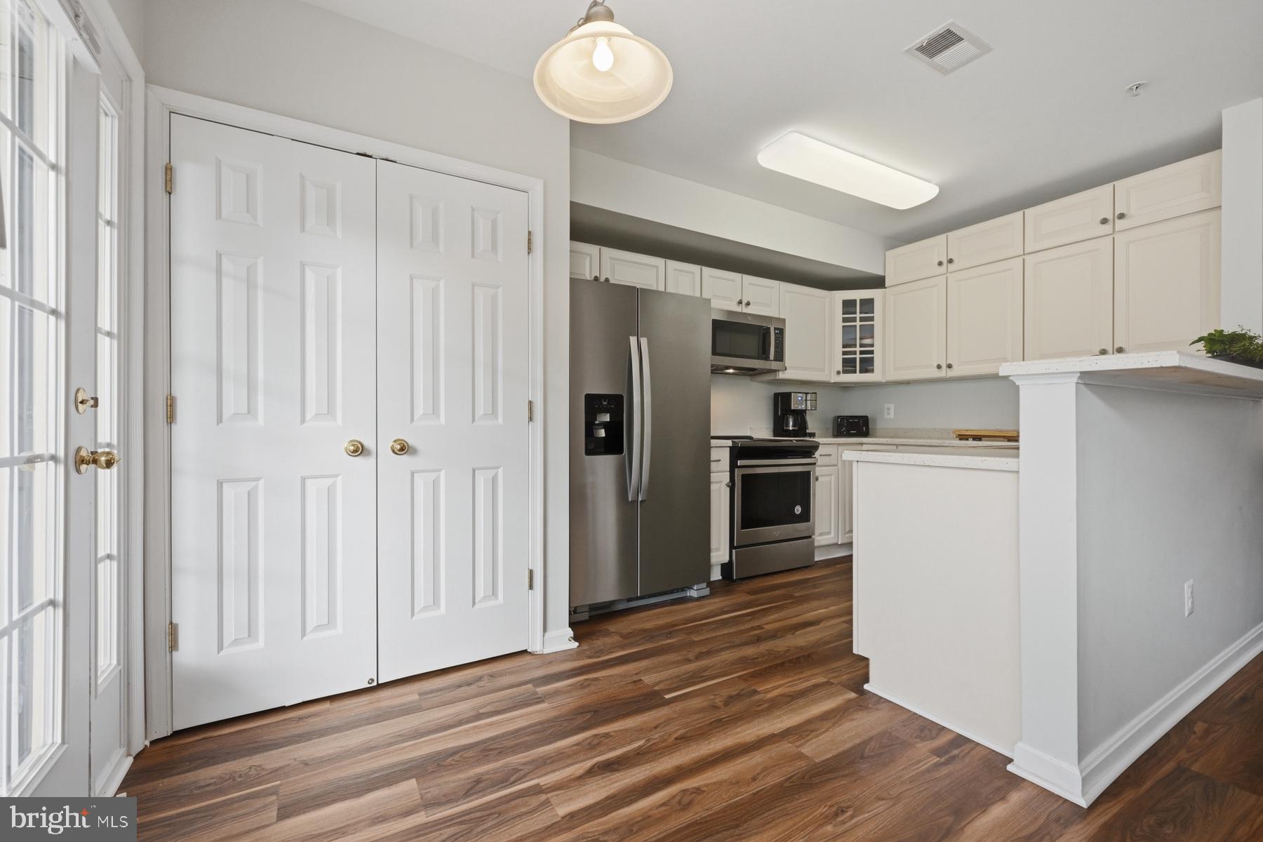 CREEKSIDE COVE - Residential