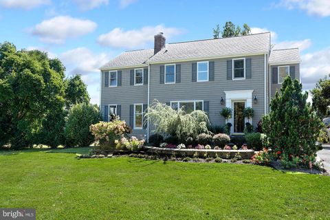 10 WOOSAMONSA ROAD PENNINGTON NJ 08534