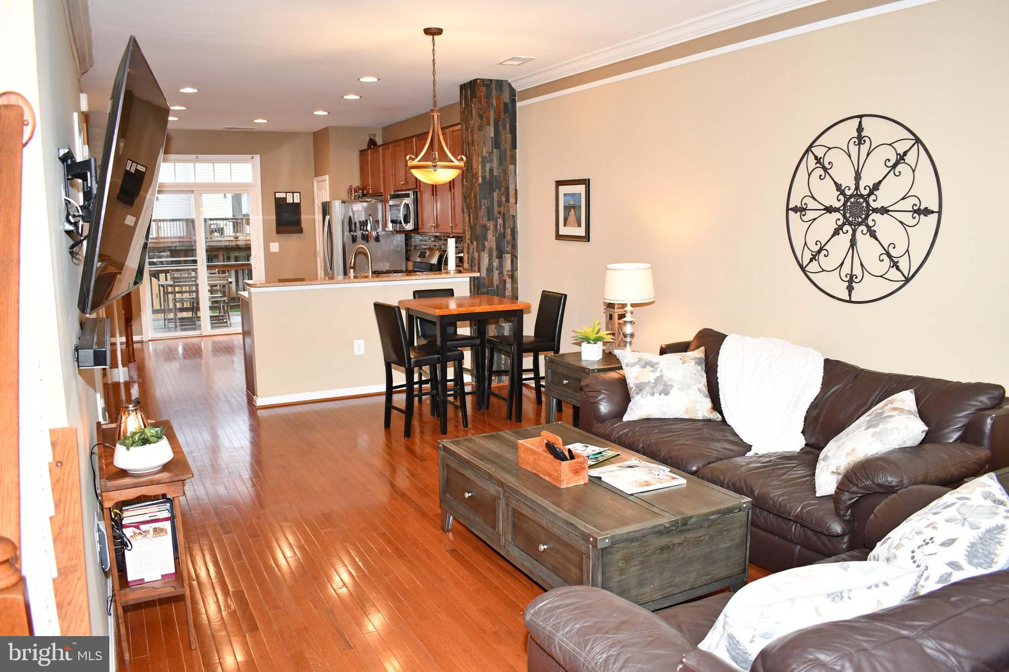 POWELLS RUN VILLAGE COND - Residential