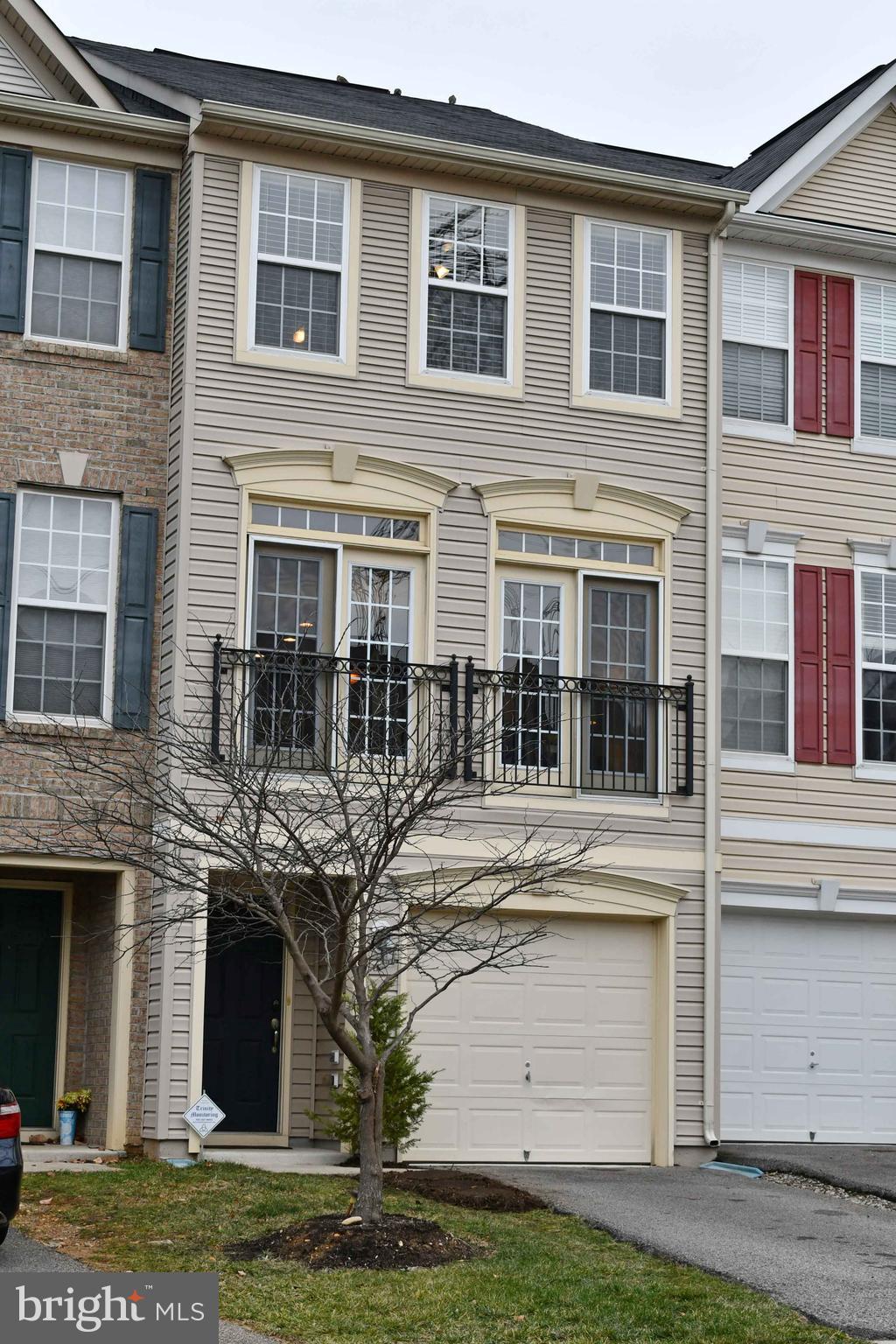 POWELLS RUN VILLAGE COND - Residential