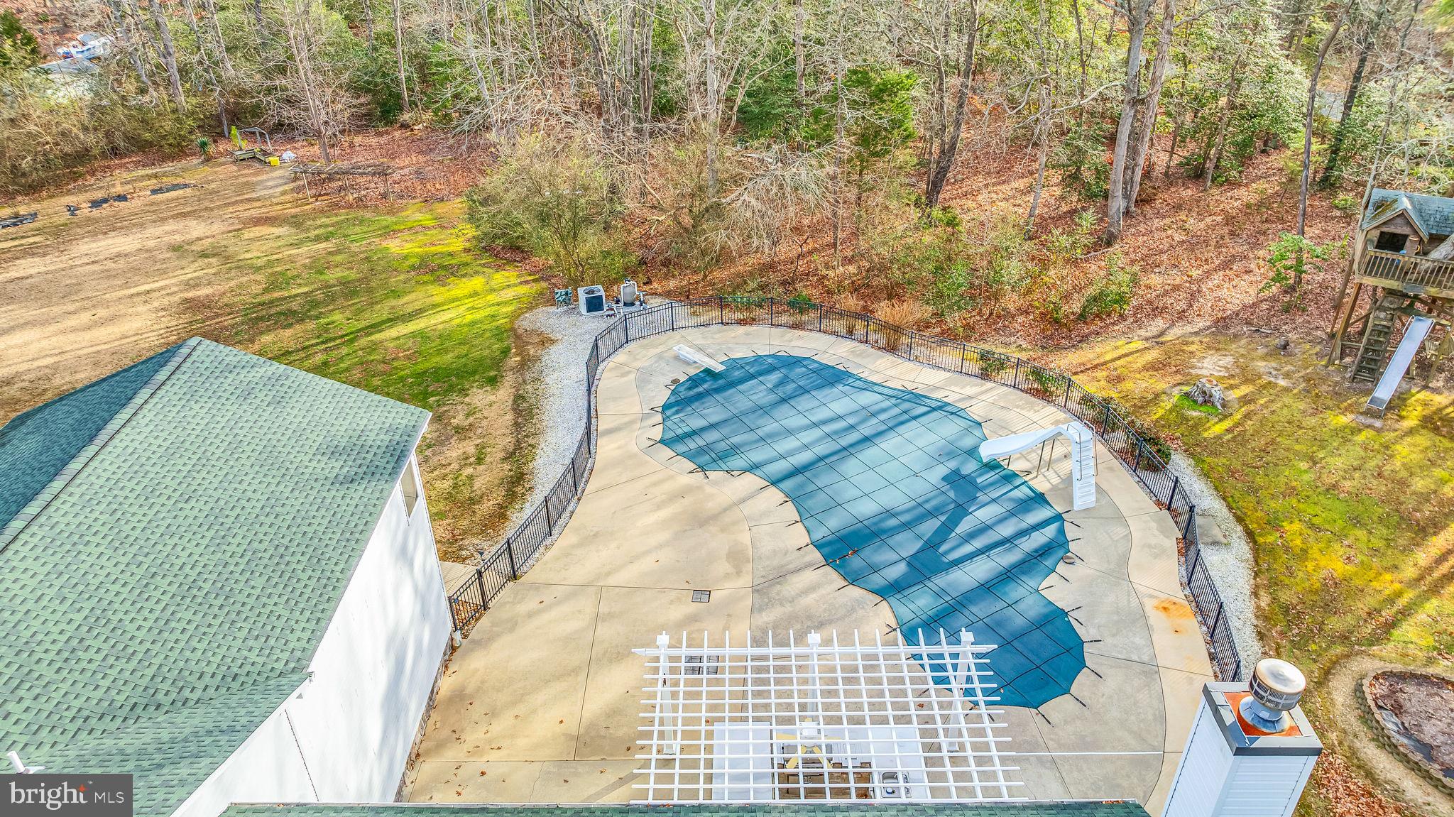 WHITE HALL - Residential