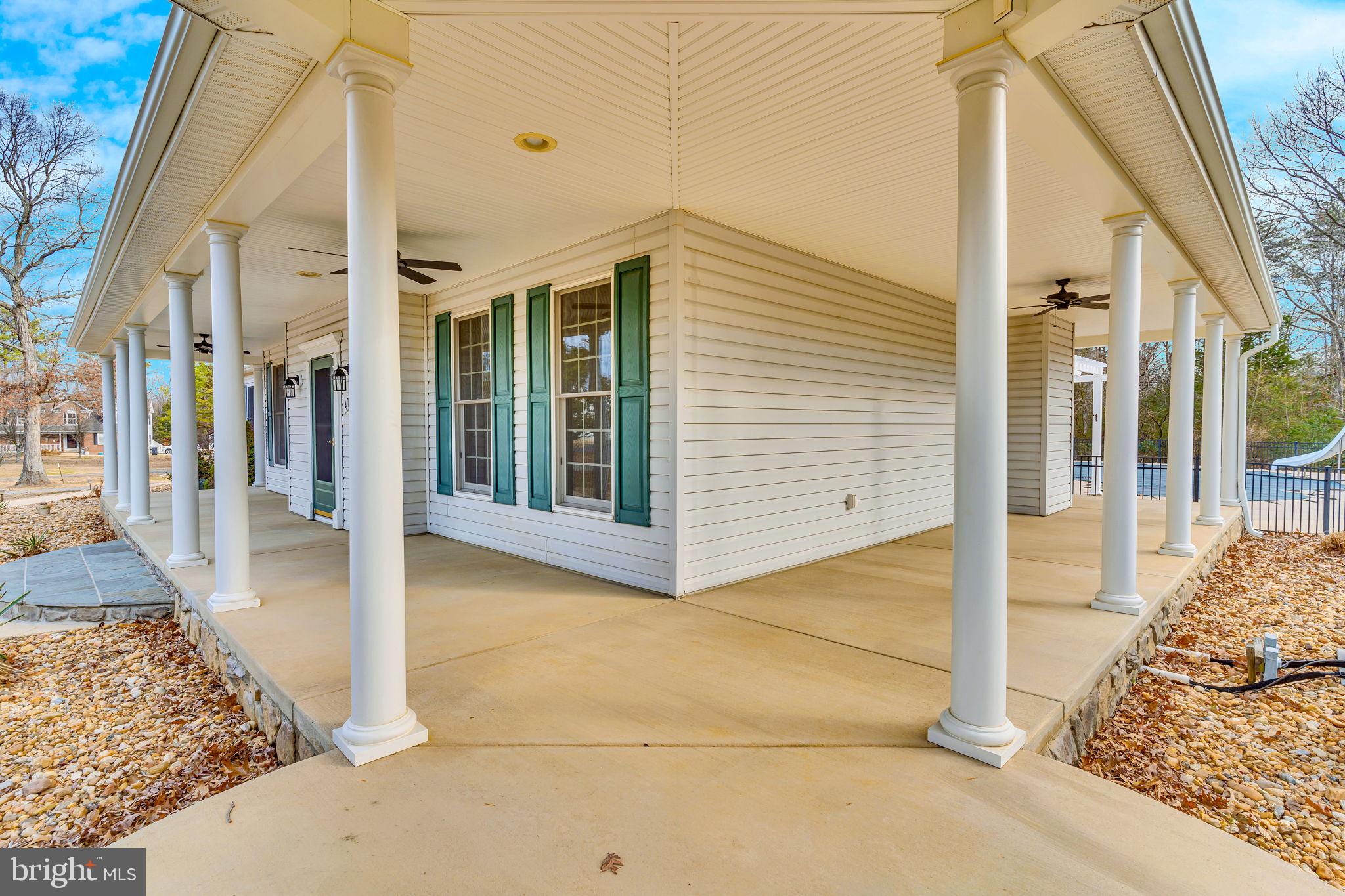 WHITE HALL - Residential