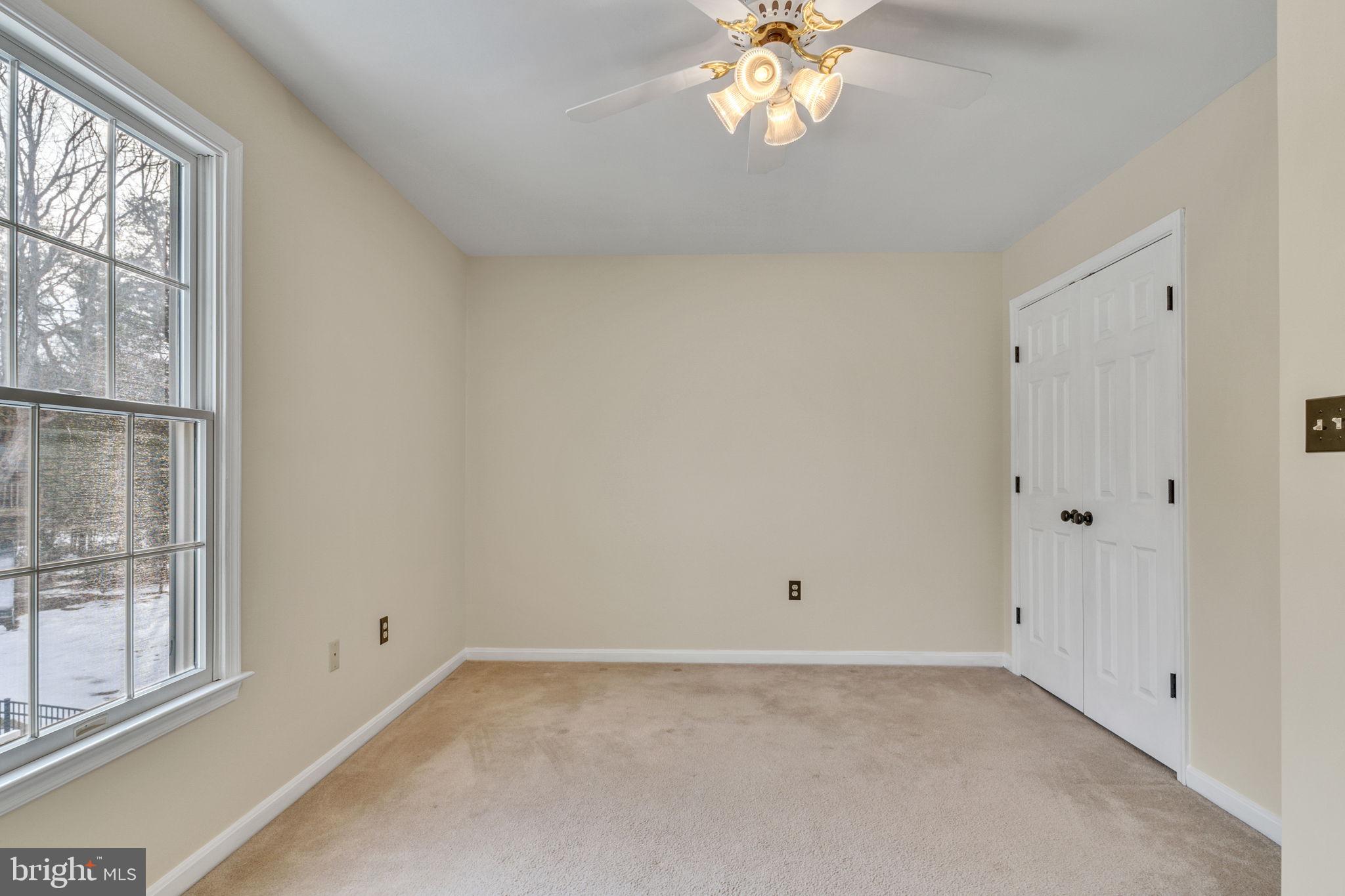 WHITE HALL - Residential