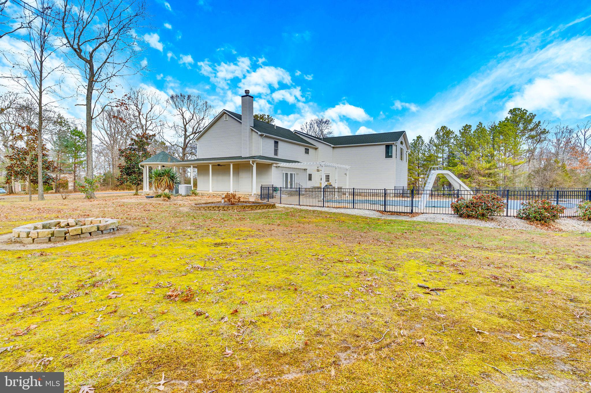 WHITE HALL - Residential