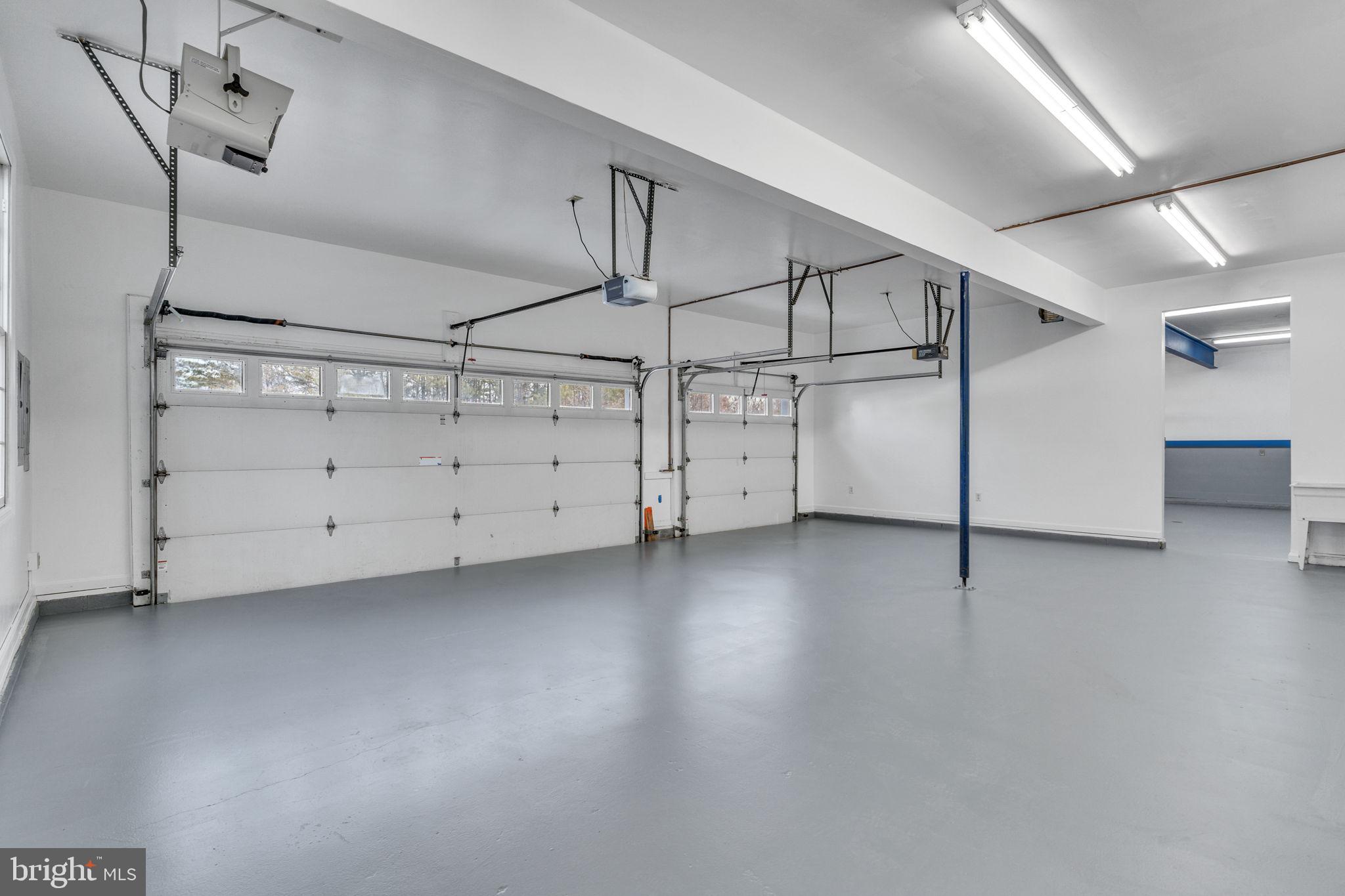 WHITE HALL - Residential