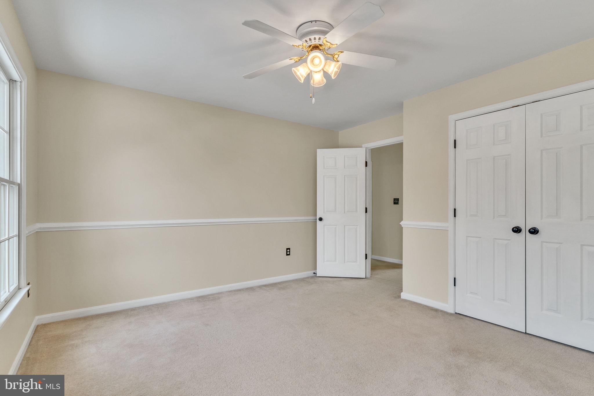 WHITE HALL - Residential