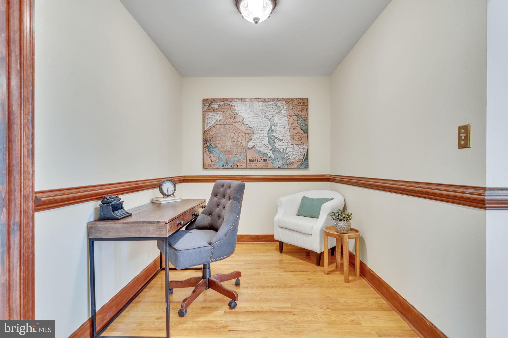 WHITE HALL - Residential