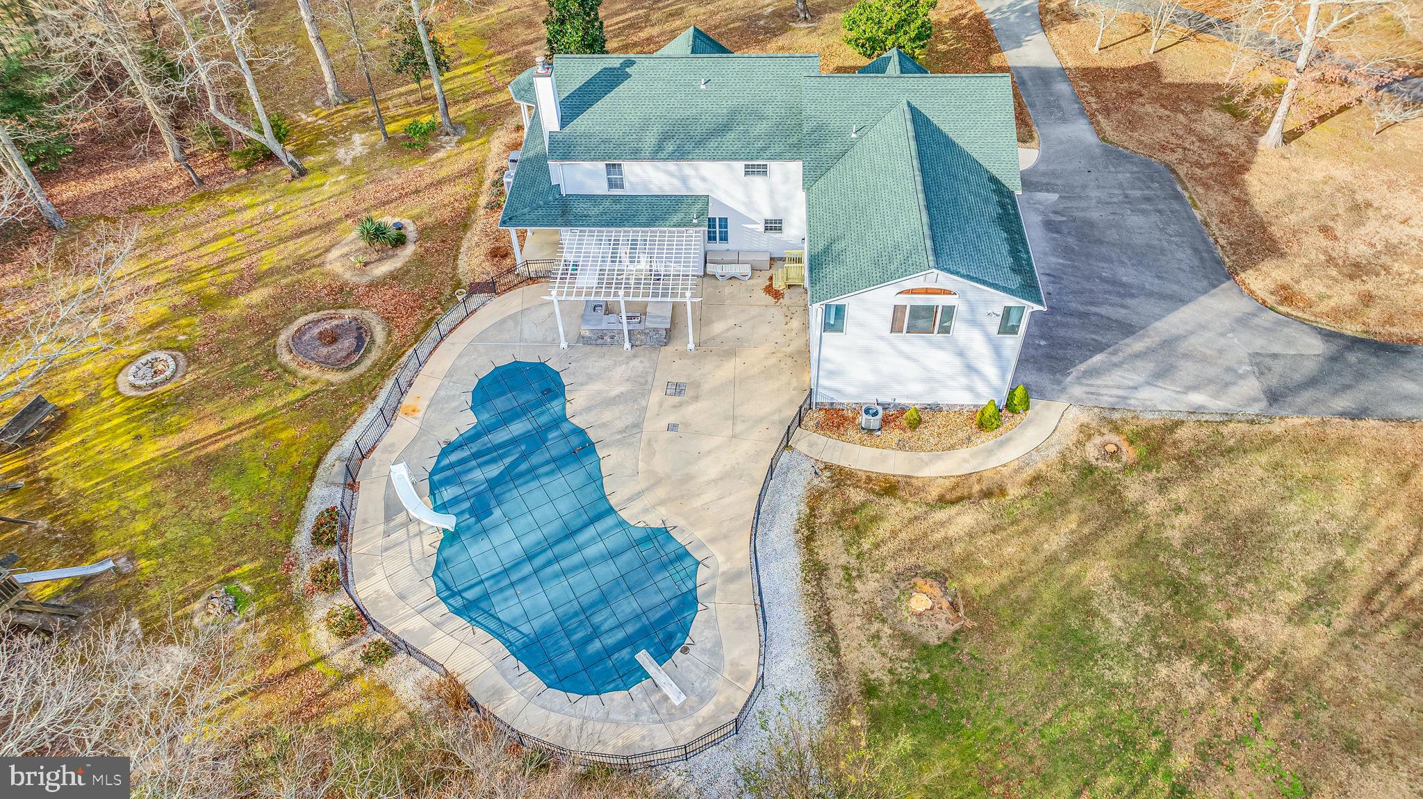 WHITE HALL - Residential