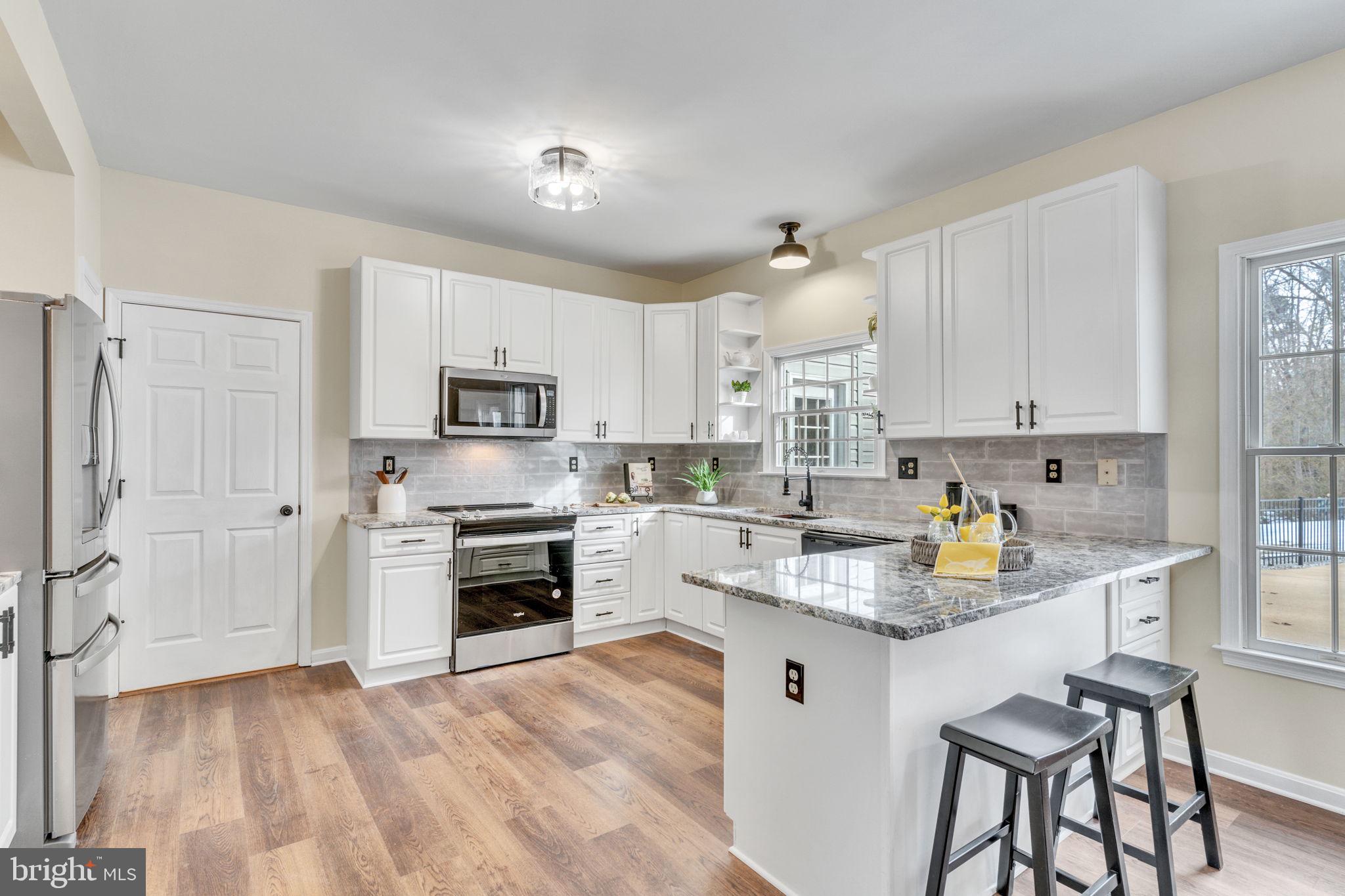 WHITE HALL - Residential