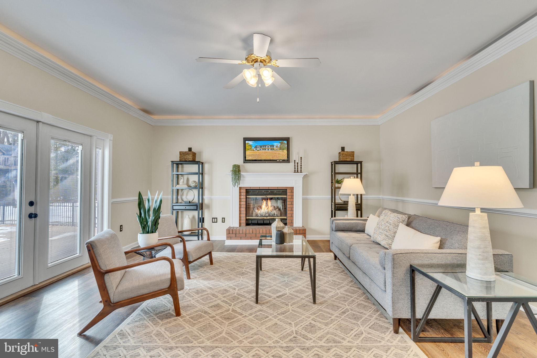 WHITE HALL - Residential