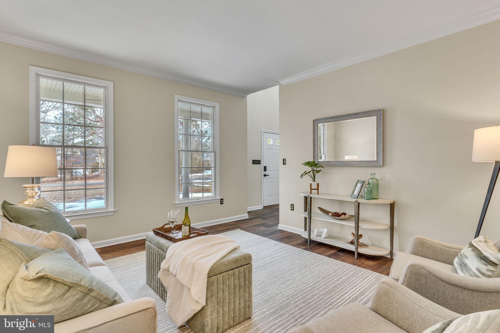 WHITE HALL - Residential