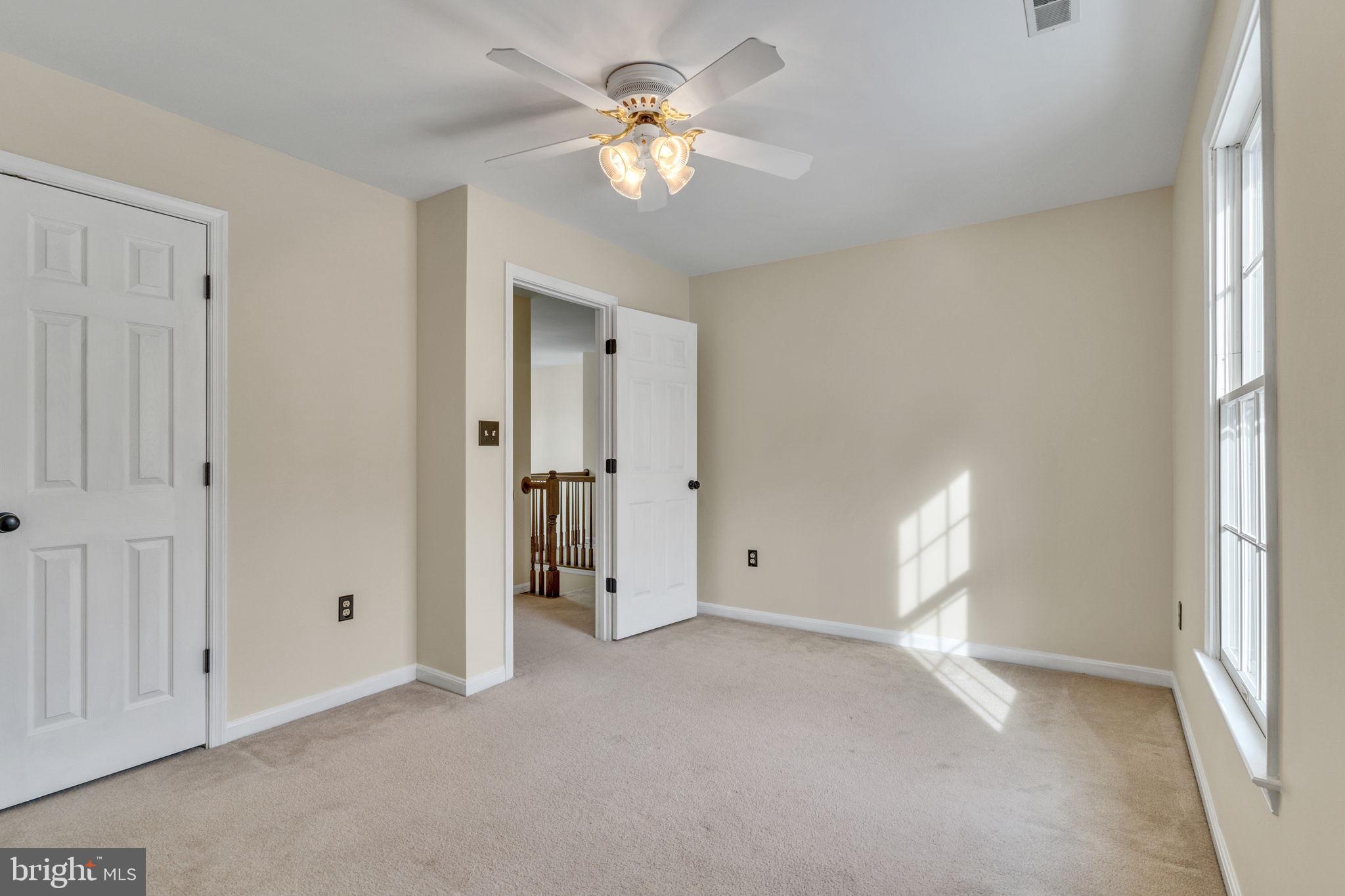 WHITE HALL - Residential