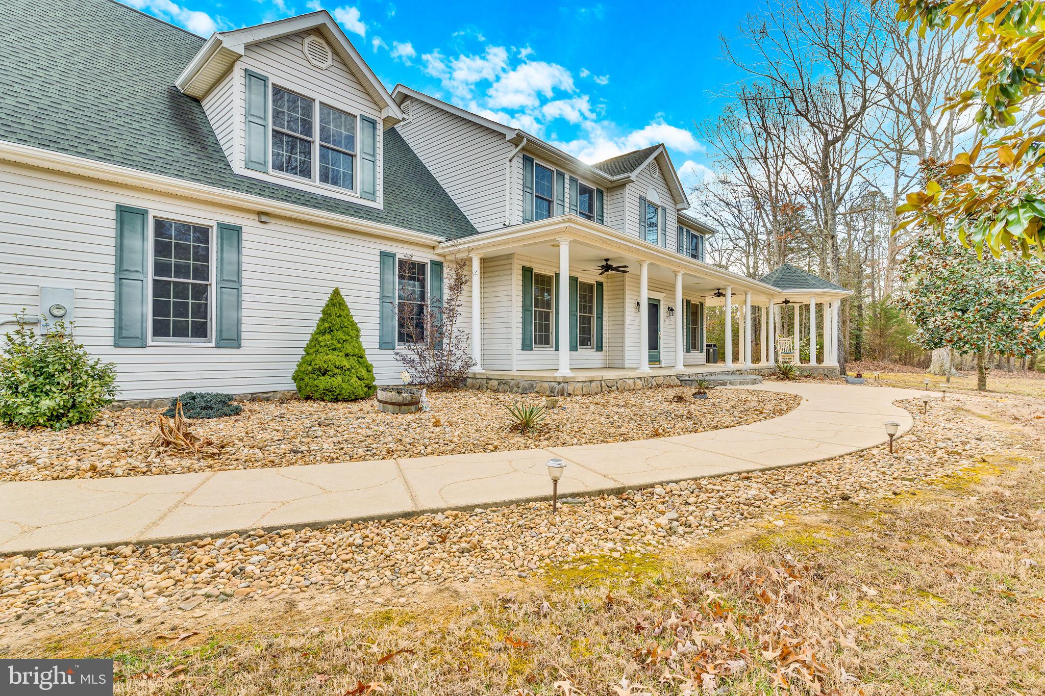 WHITE HALL - Residential