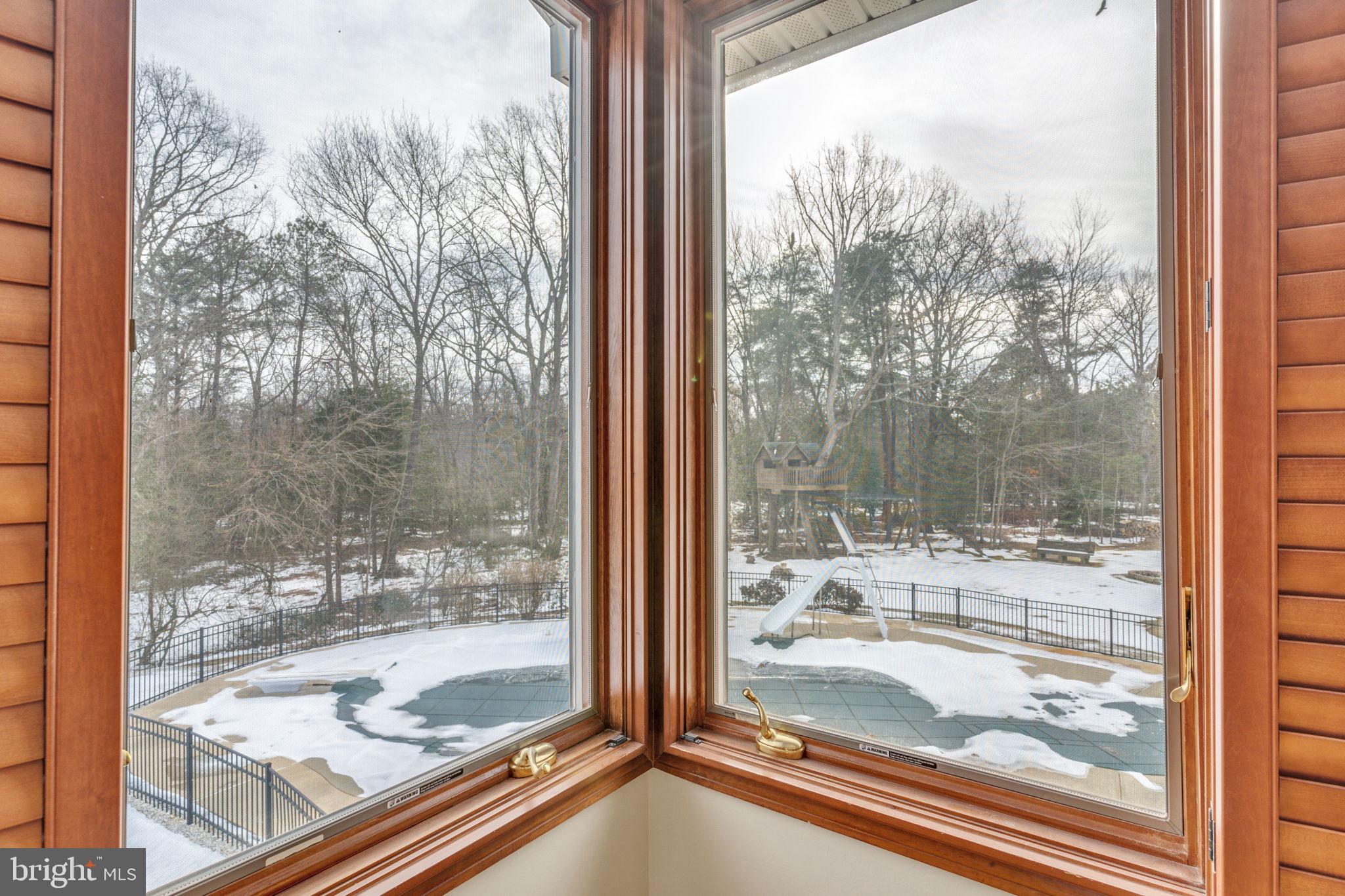 WHITE HALL - Residential