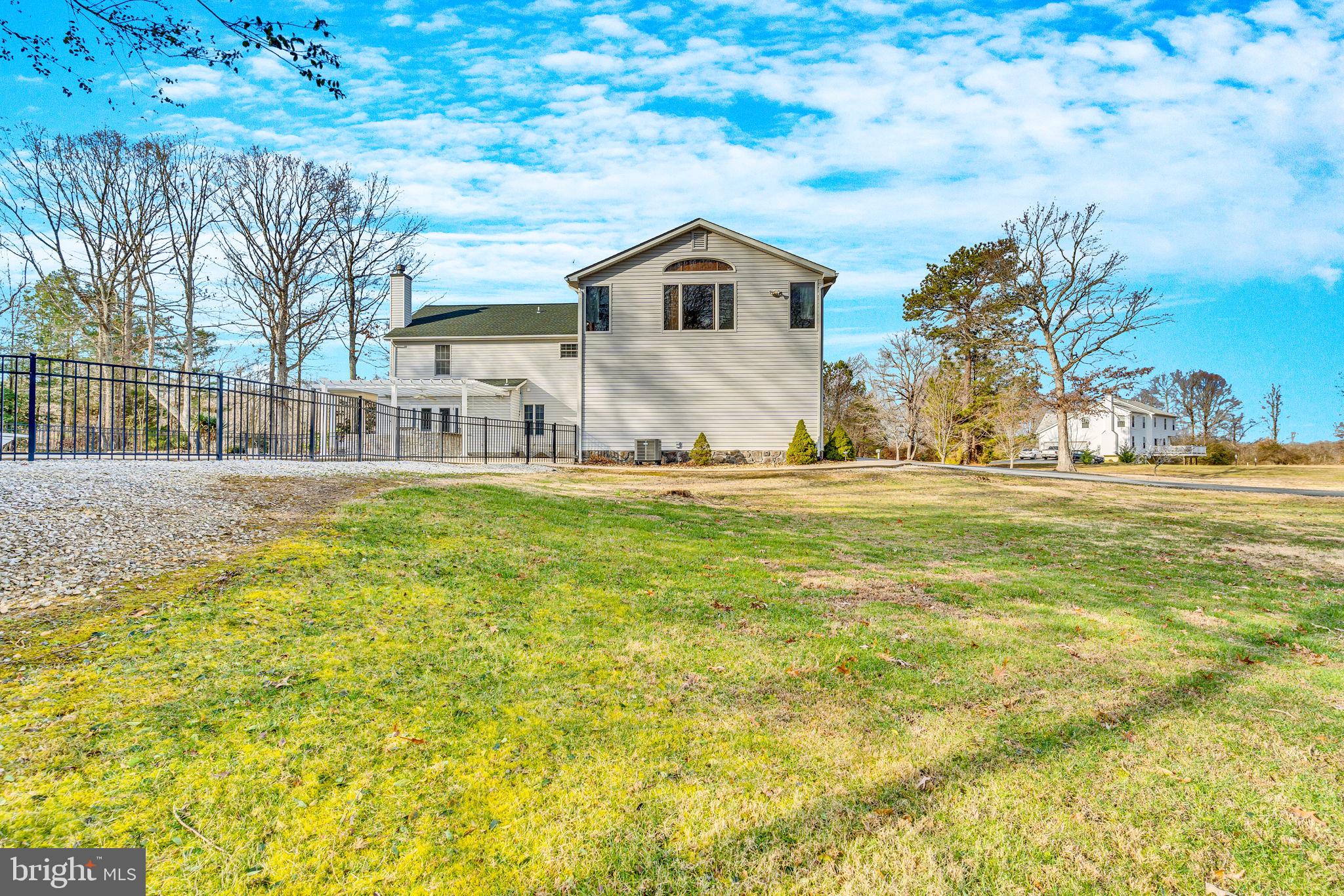 WHITE HALL - Residential