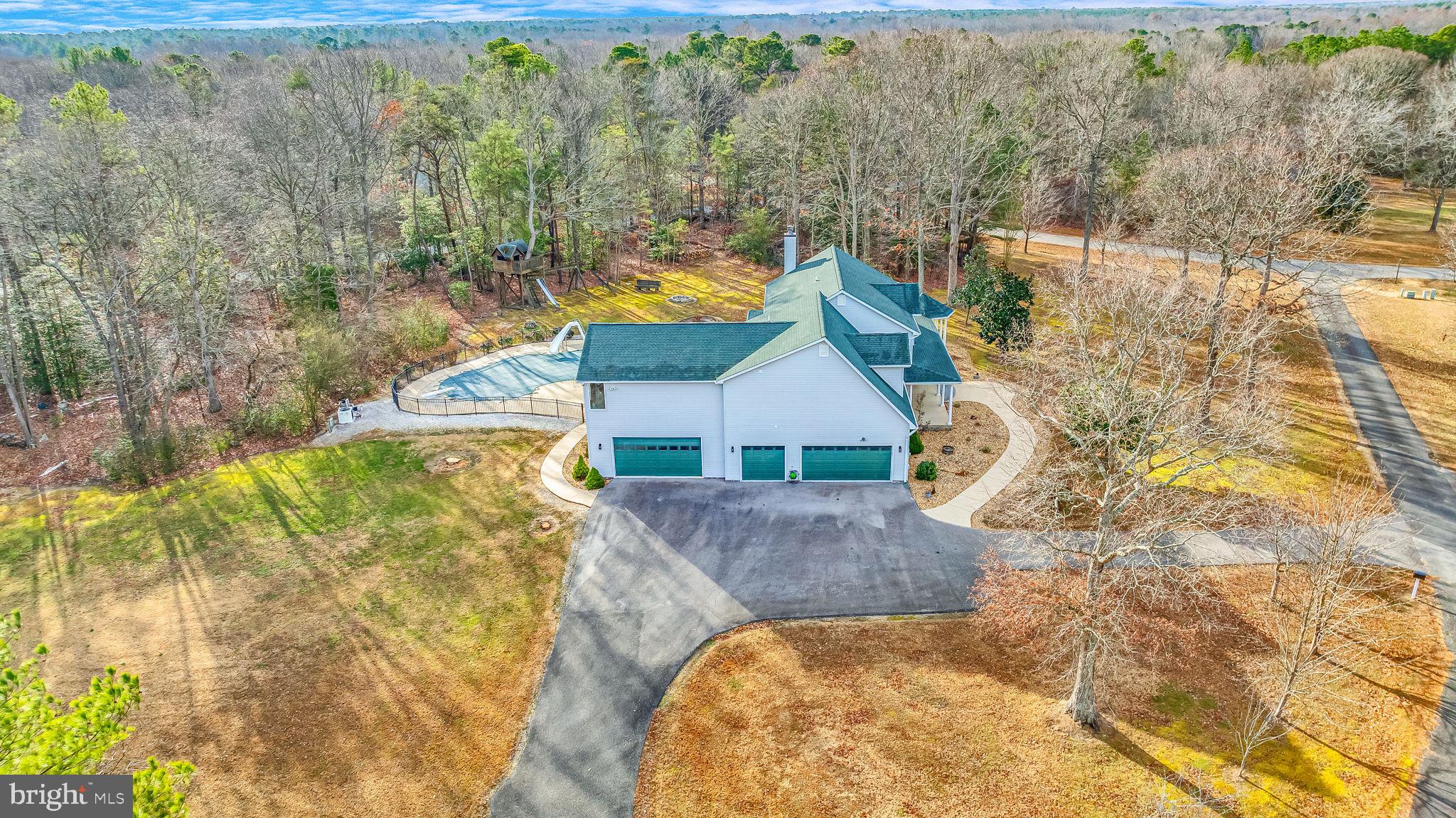 WHITE HALL - Residential