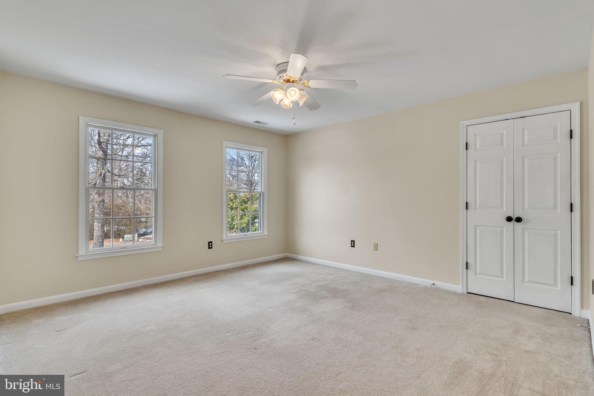 WHITE HALL - Residential