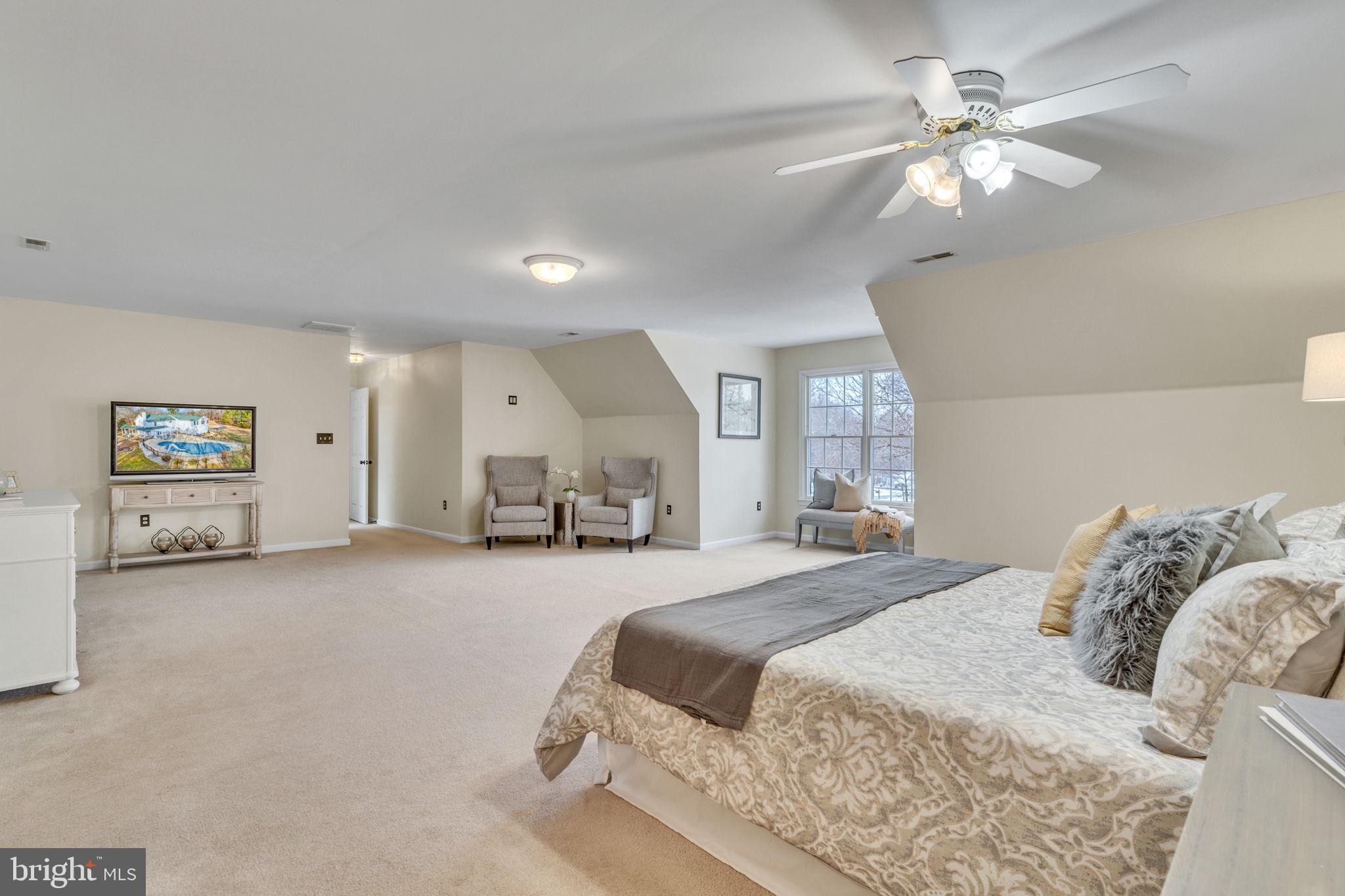 WHITE HALL - Residential