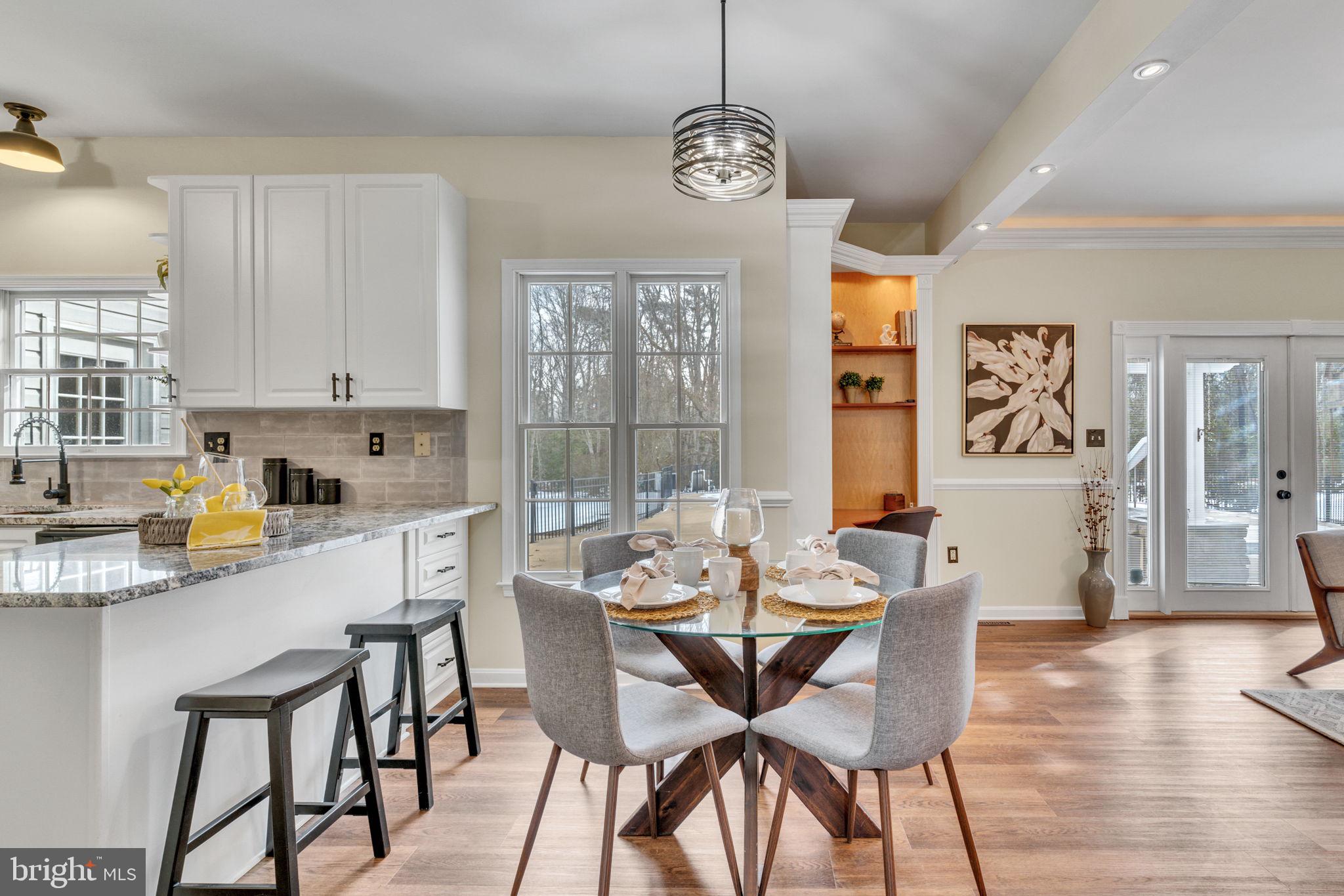 WHITE HALL - Residential