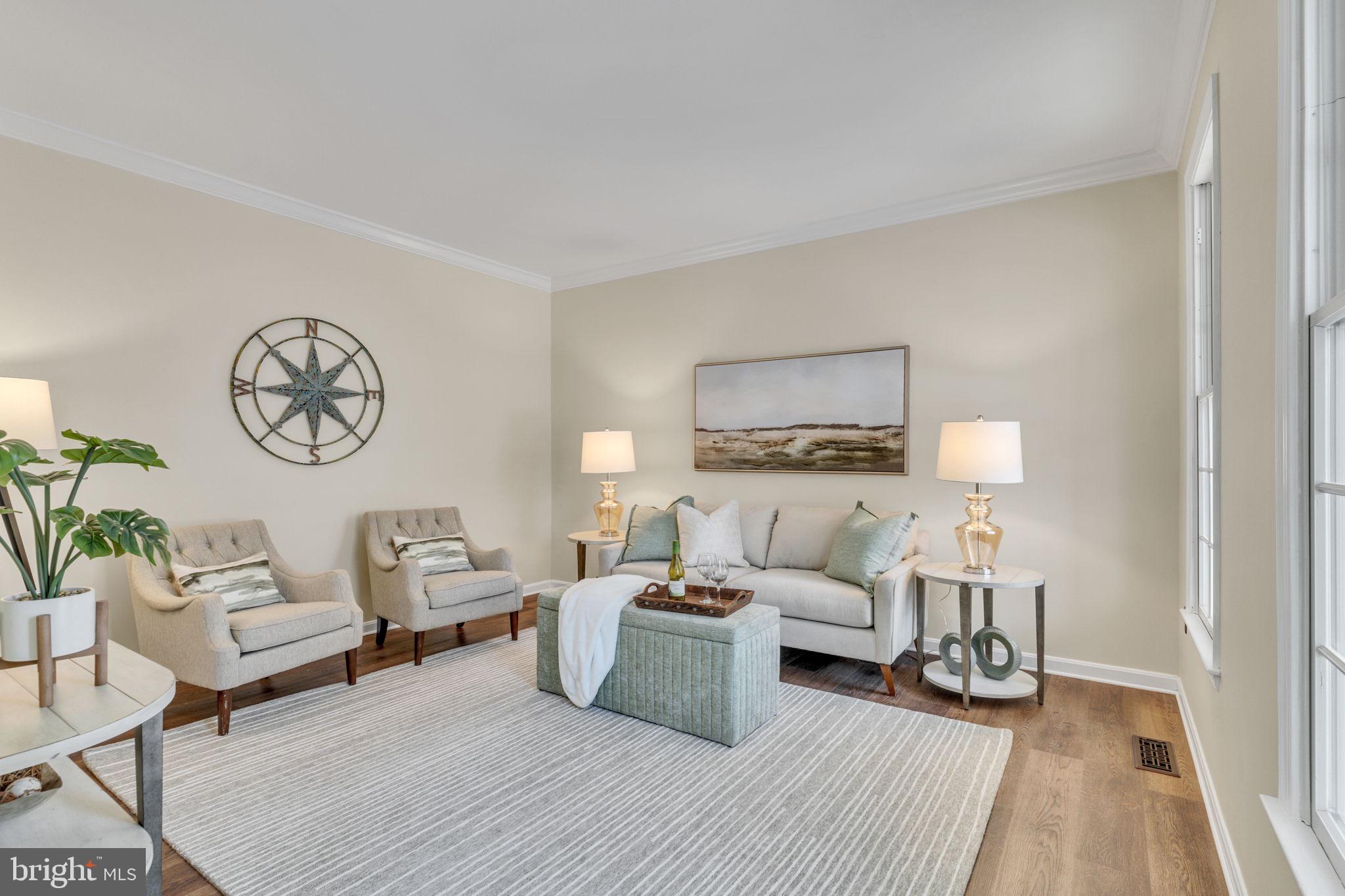 WHITE HALL - Residential