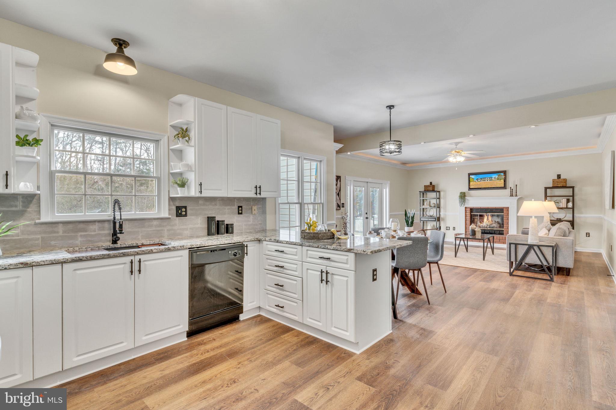 WHITE HALL - Residential