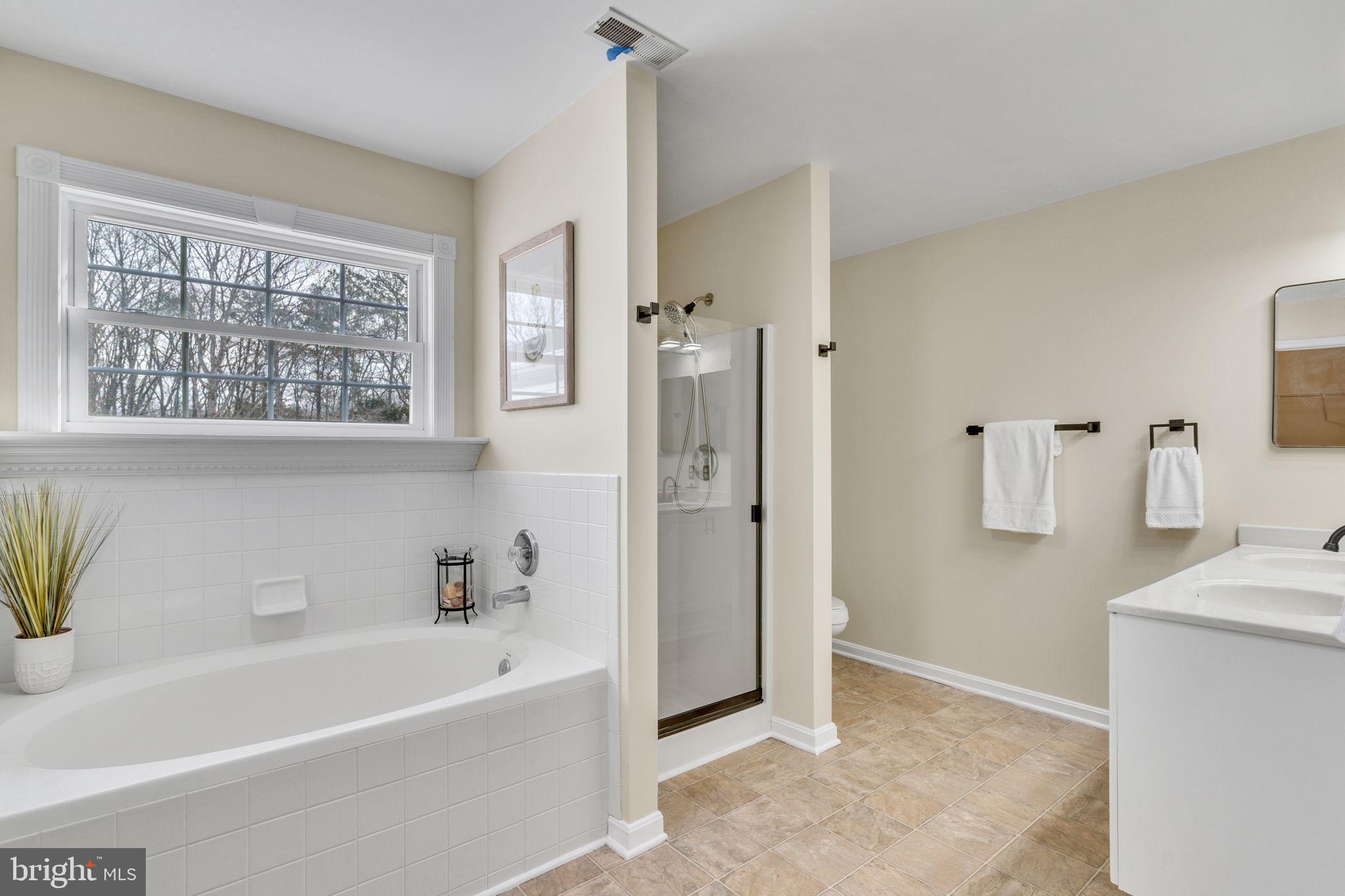 WHITE HALL - Residential