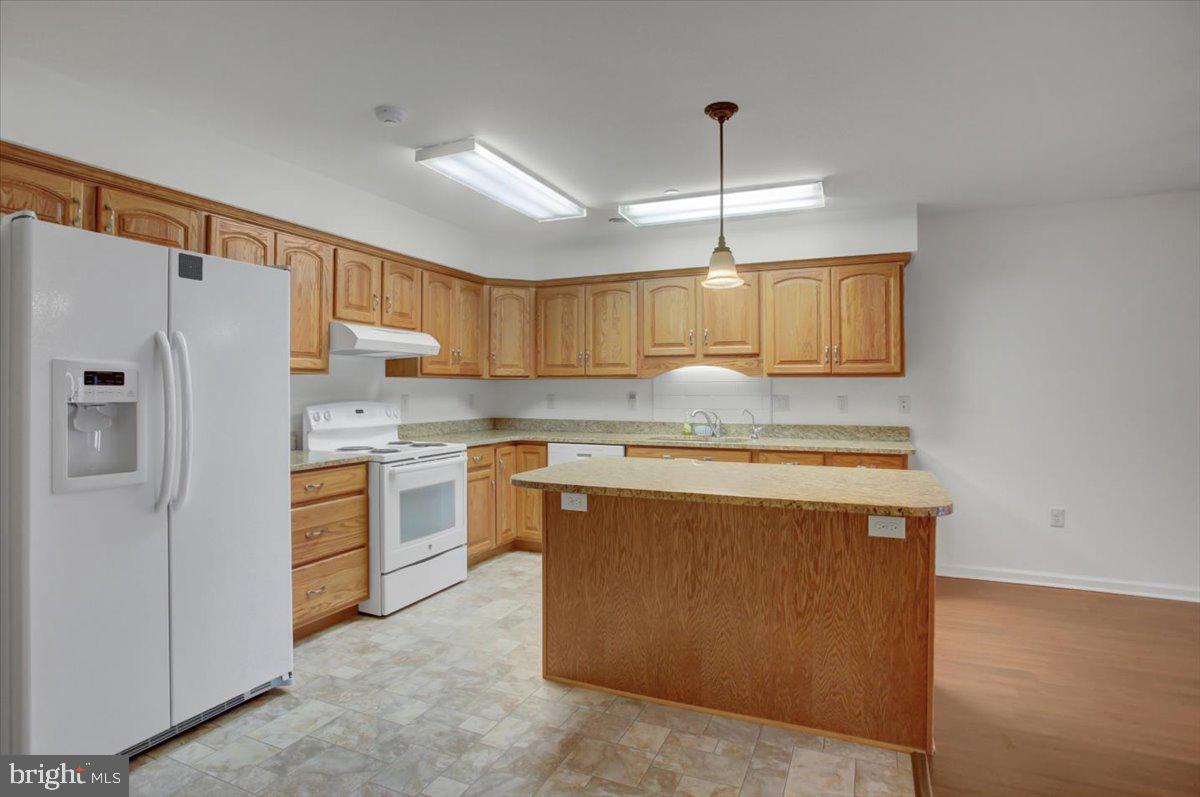LONG MEADOW - Residential