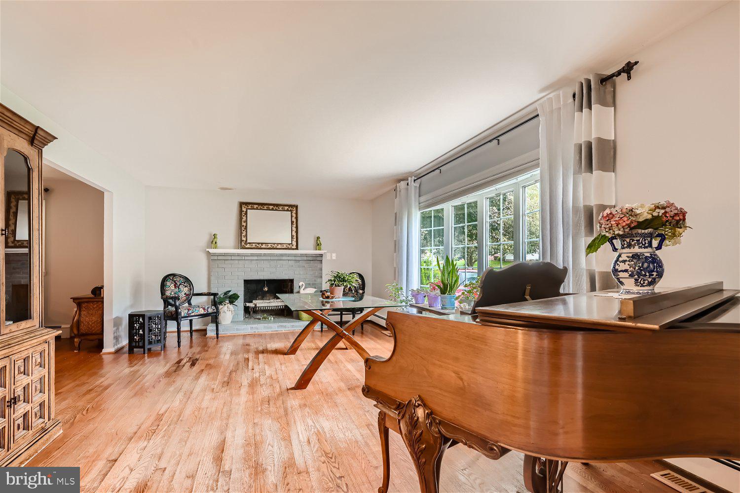 COLUMBIA HILLS - Residential