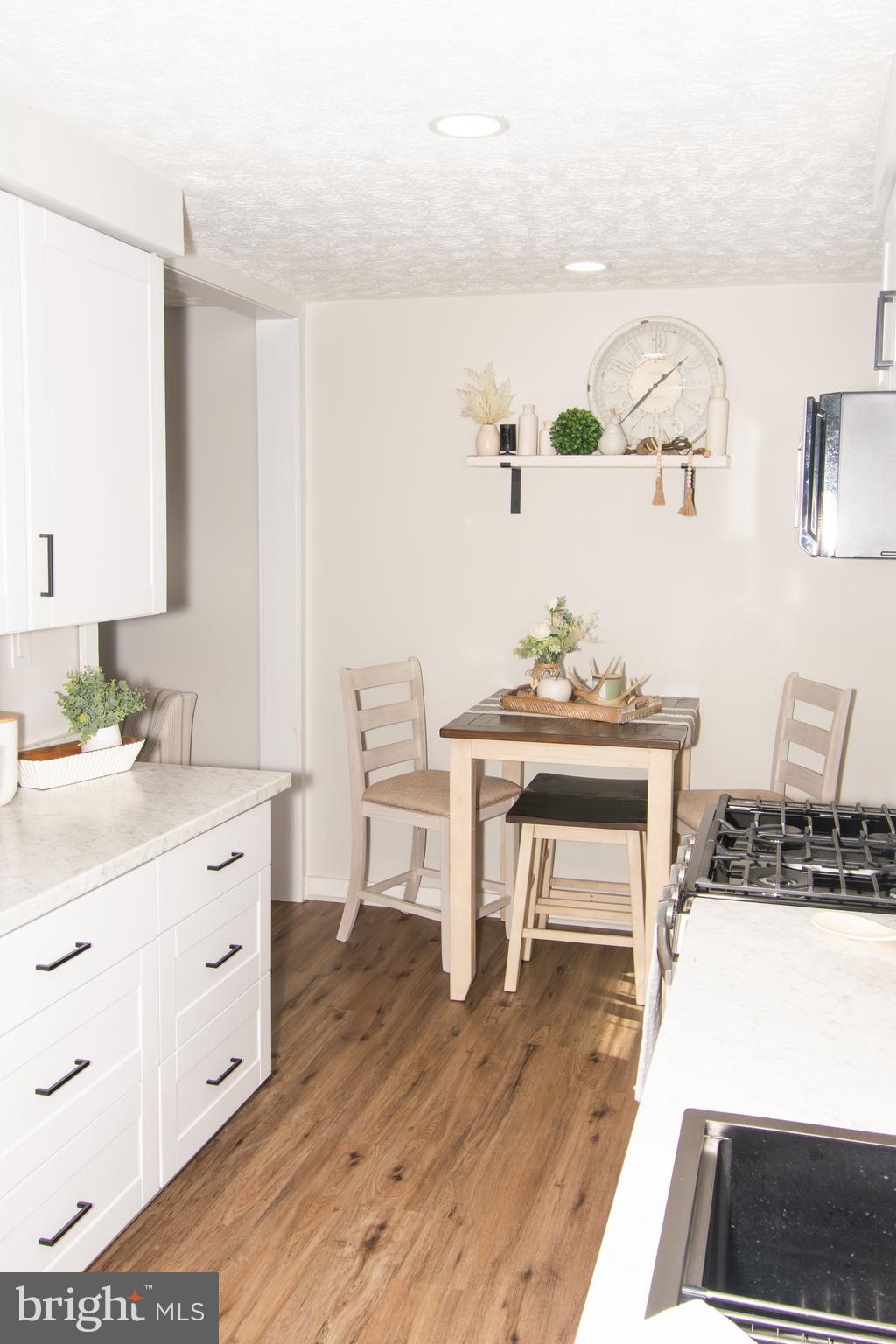 MEADOWVIEW - Residential