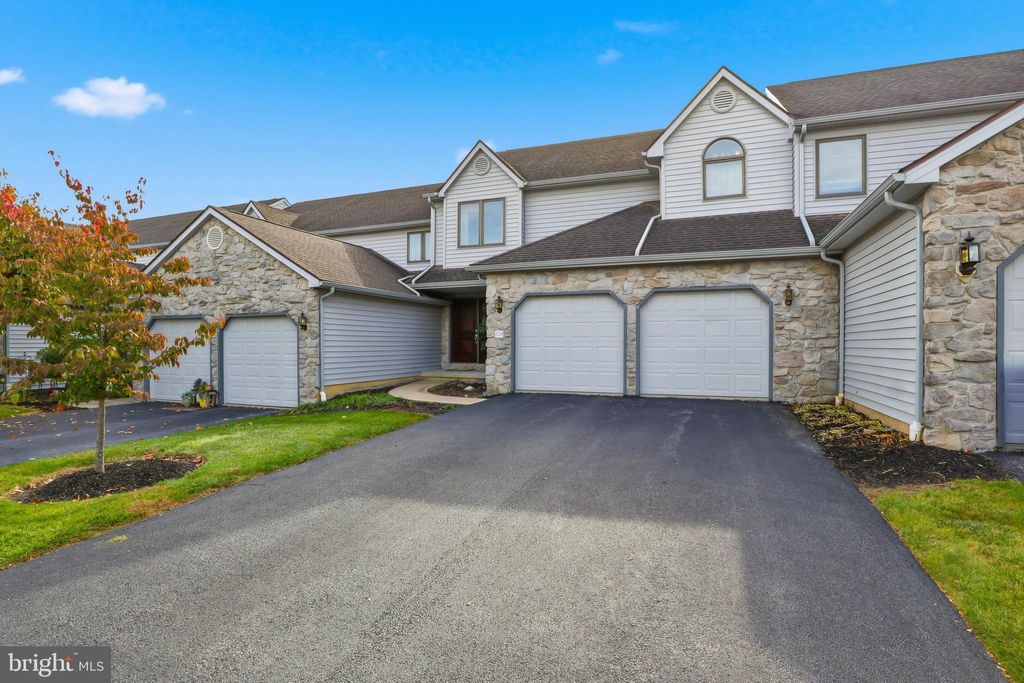 Photo of 2724 Fairway Drive #2724, YORK, PA 17402 (MLS # PAYK2092622)