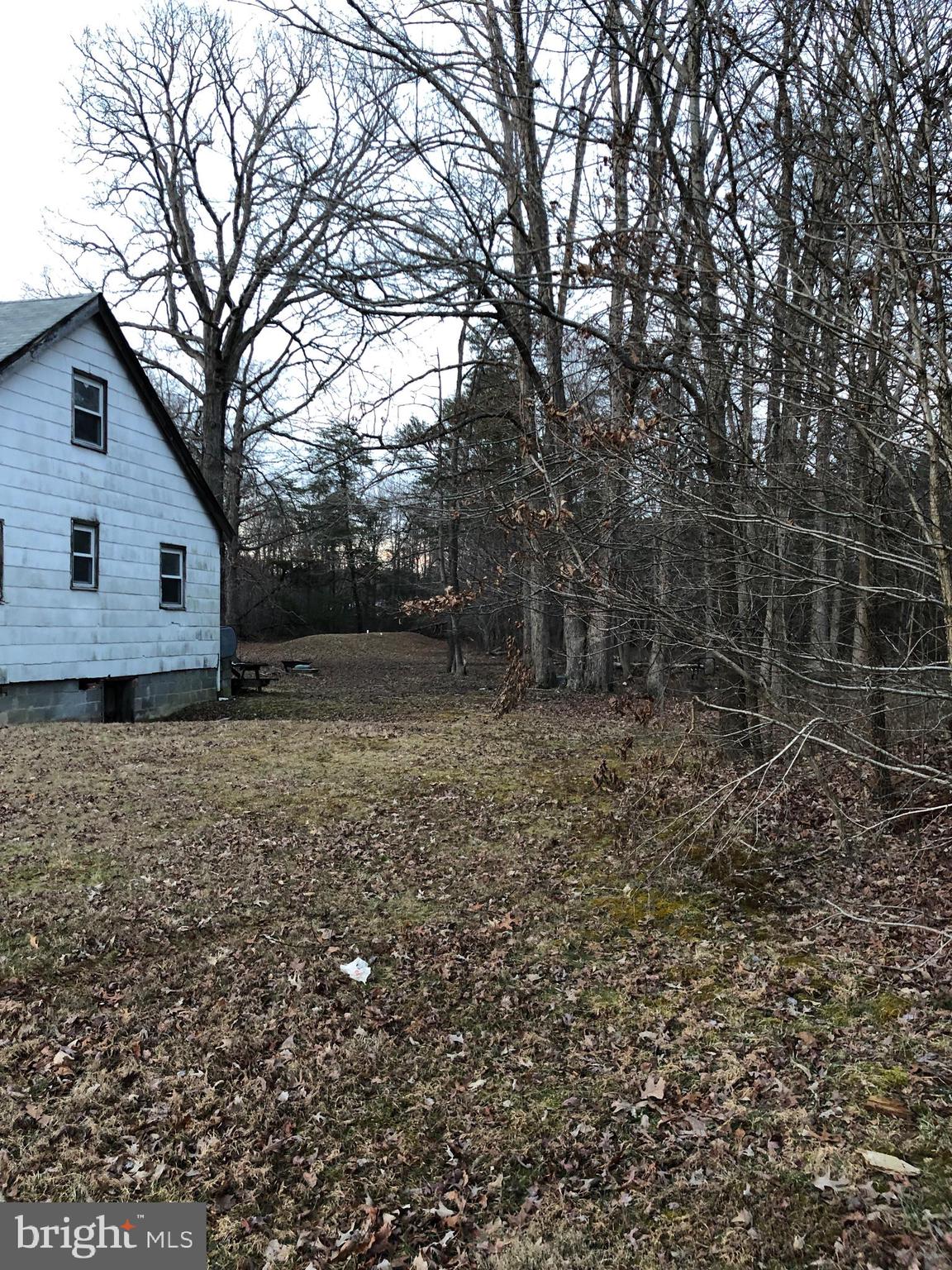 LOADS OF POTENTIAL. COULD EASILY BUILD NEW . NOT LIVABLE. PLEASE ENTER AT YOUR OWN RISK. CASH DEAL ONLY. SEPTIC AND WELL FAIRLY NEW.
