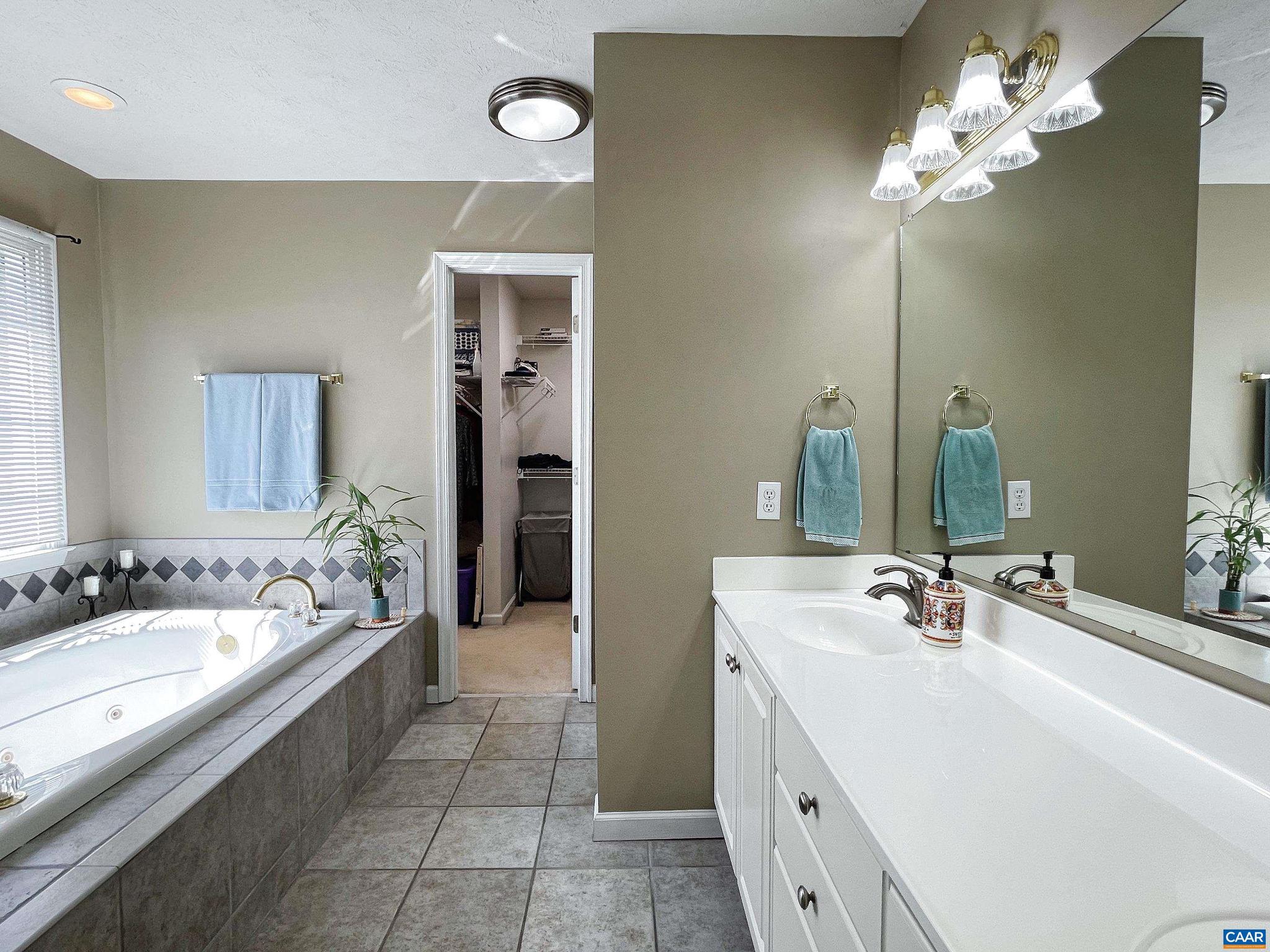 EMERALD HILLS - Residential