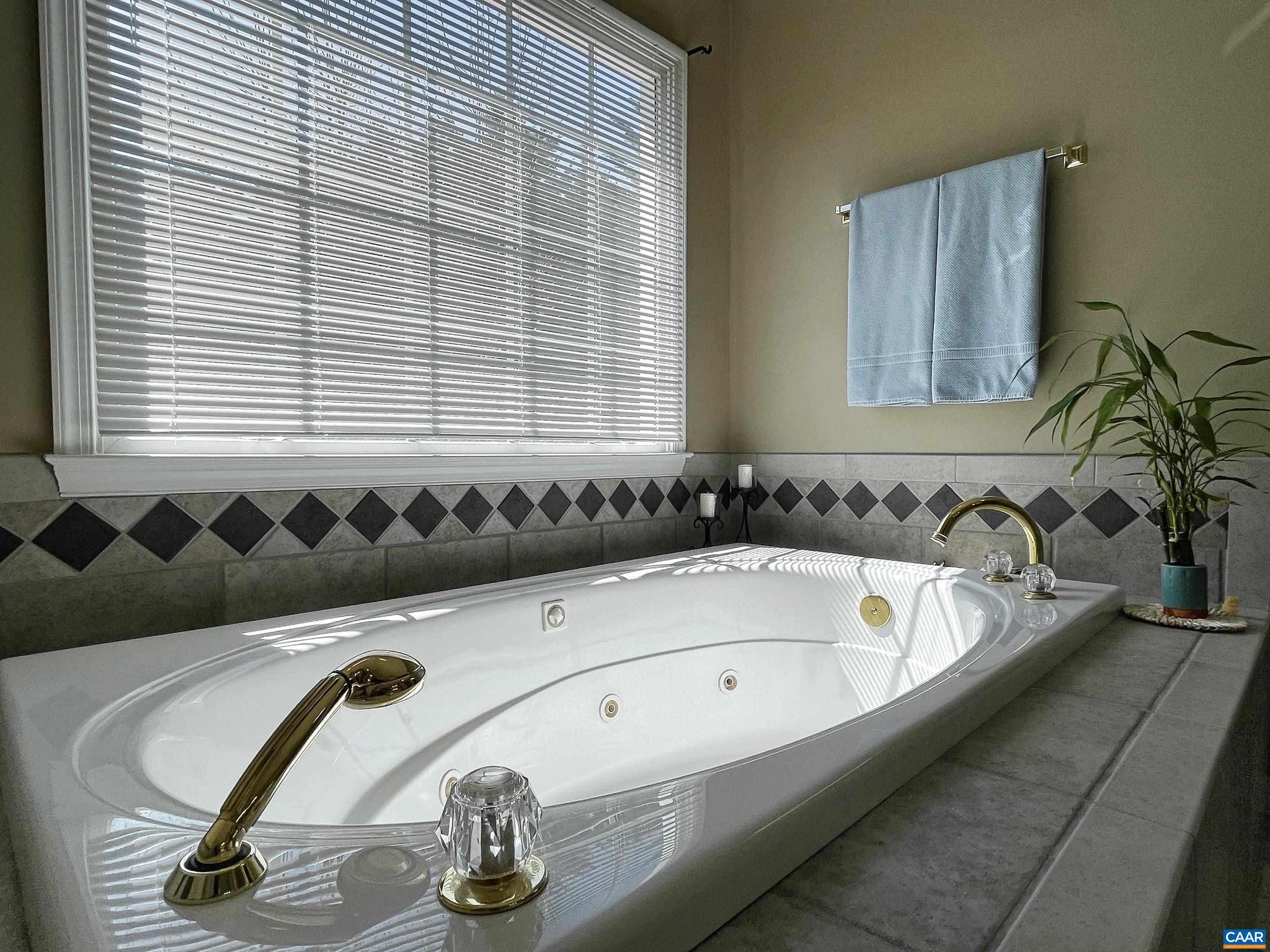 EMERALD HILLS - Residential