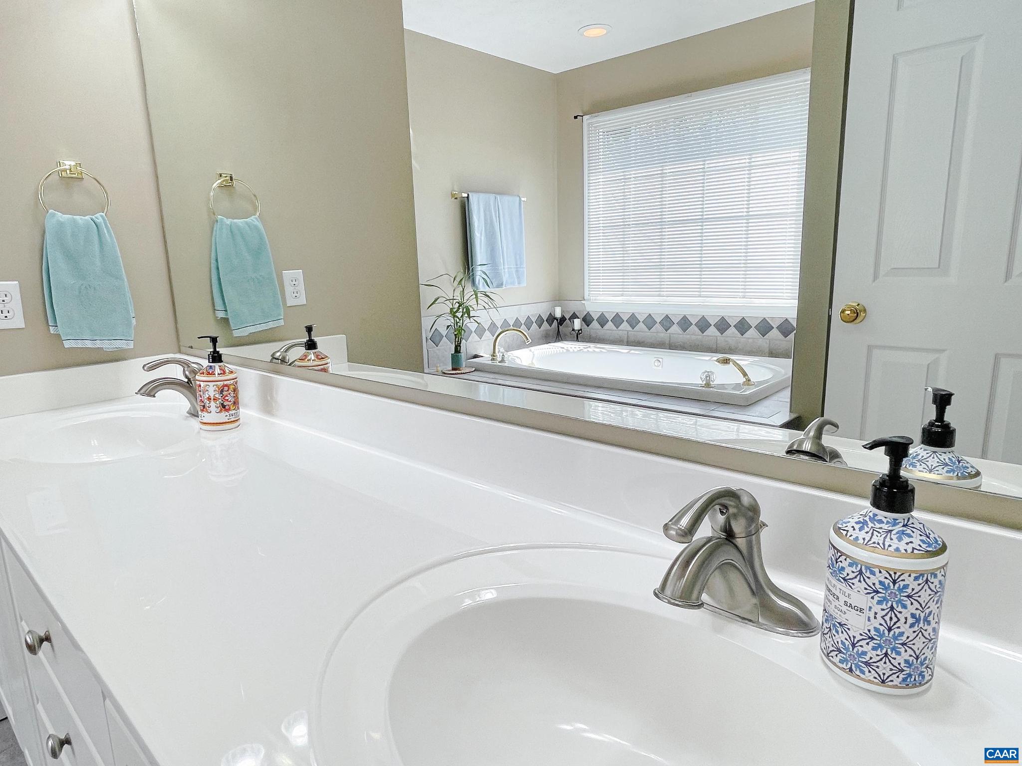 EMERALD HILLS - Residential