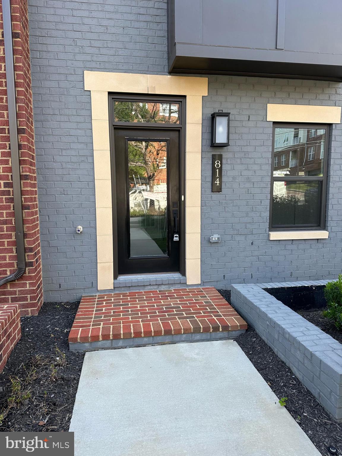 814 S GREENBRIER STREET