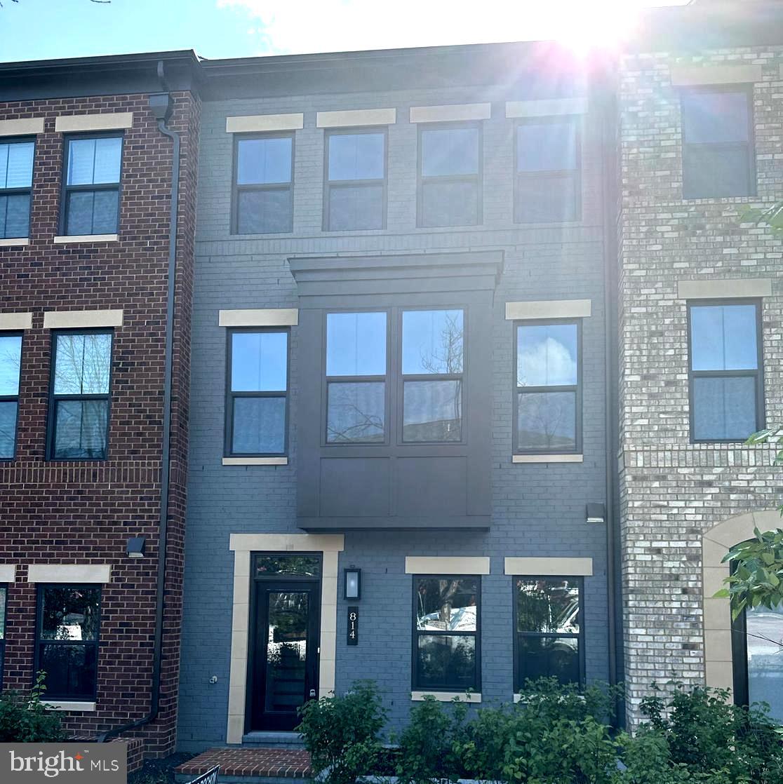 CARLYN PLACE - Residential Lease