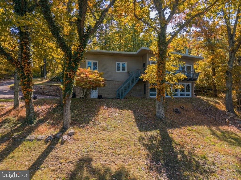 19 SUNSET DRIVE