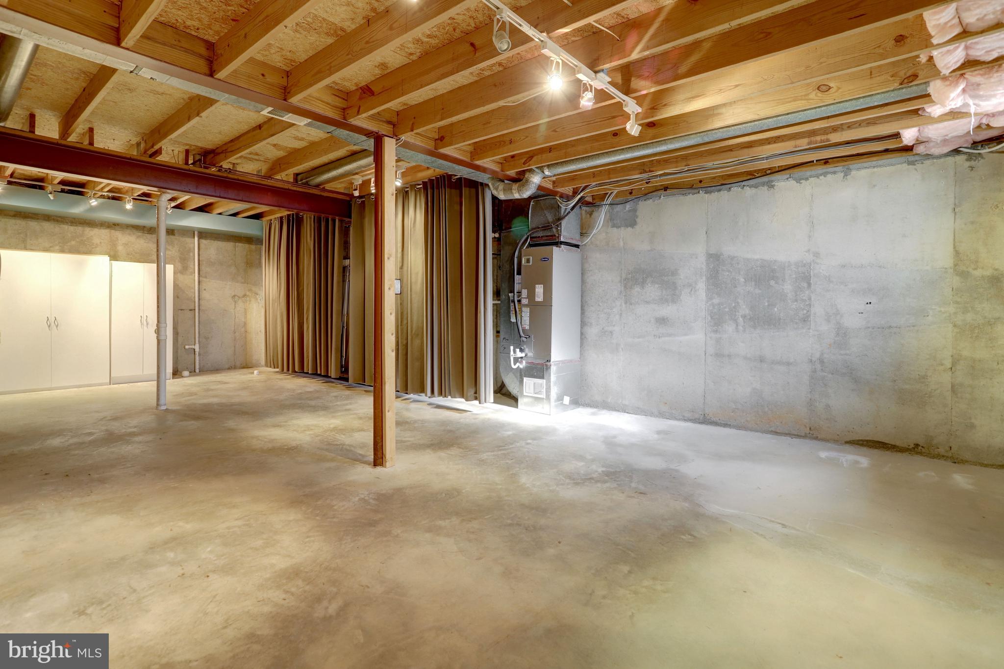 PINECREST - Residential