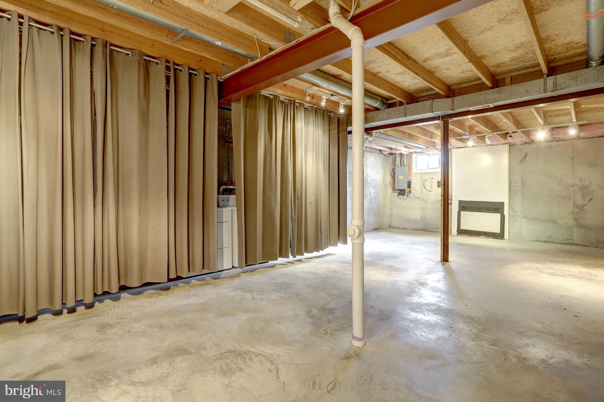 PINECREST - Residential