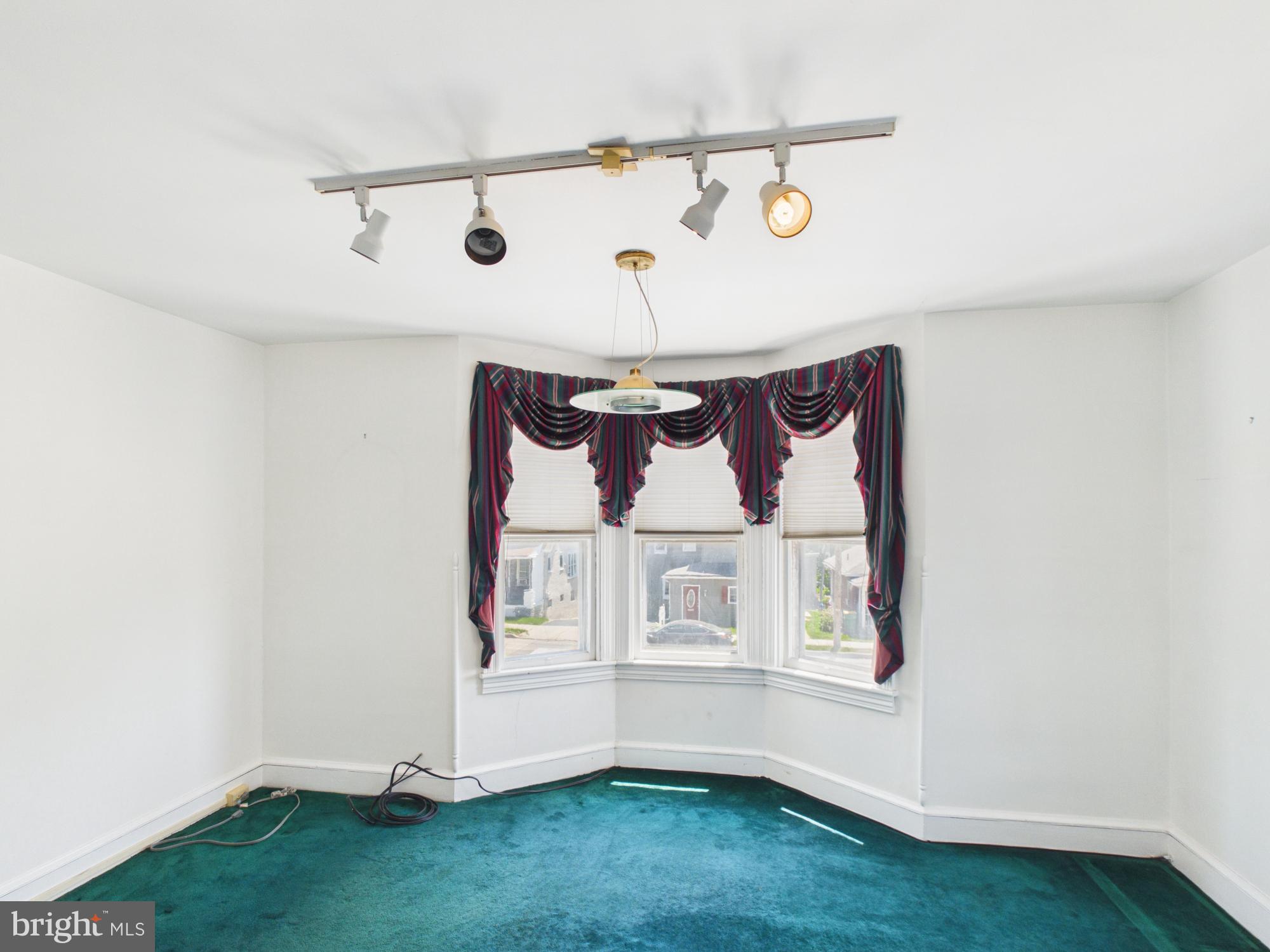 WEST LAWN - Commercial Sale