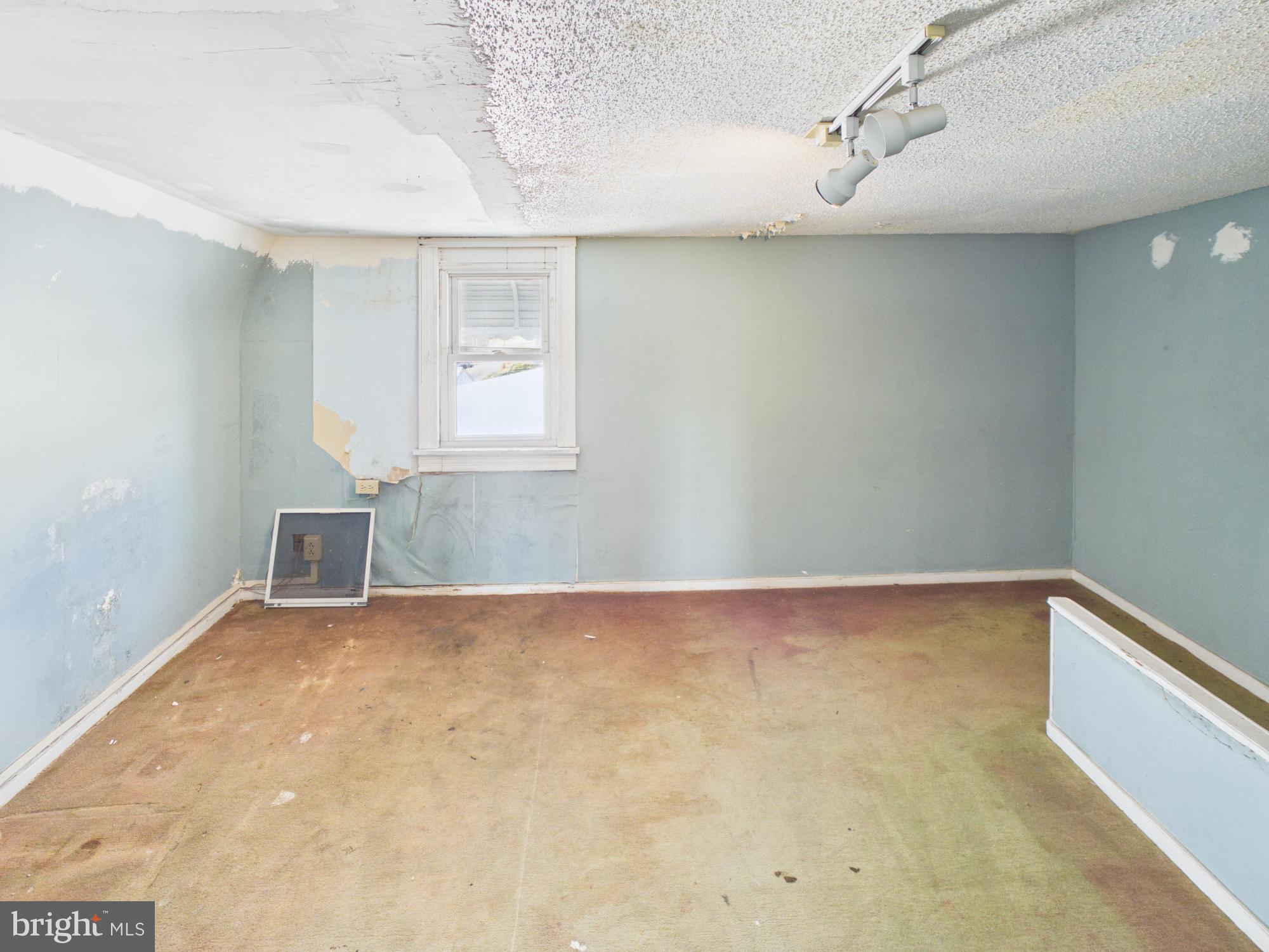 WEST LAWN - Commercial Sale